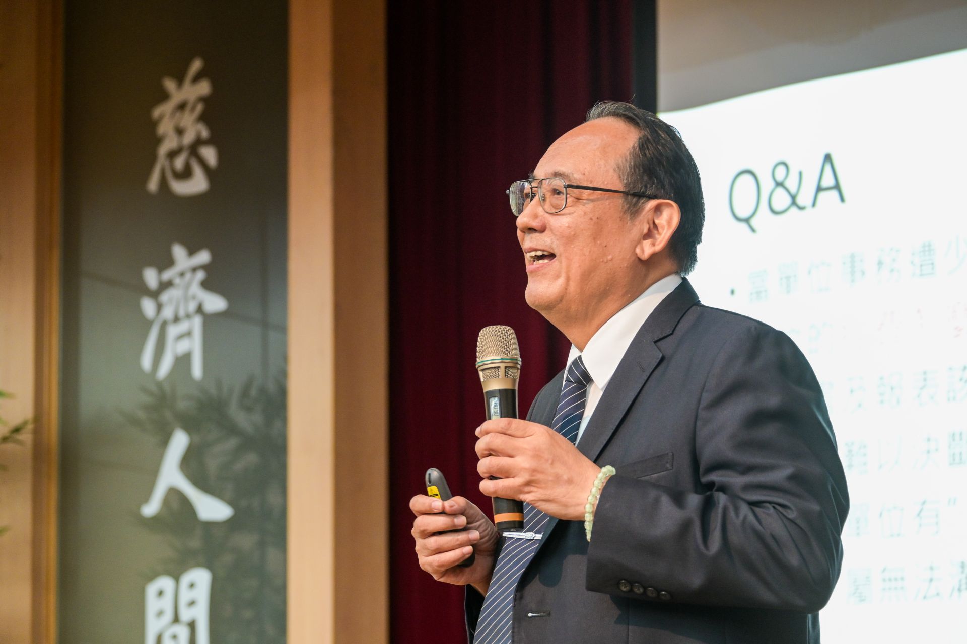 戴昌賢資深副校長以「行政管理的哲學」為題和主管們暢談自己多年行政經驗
