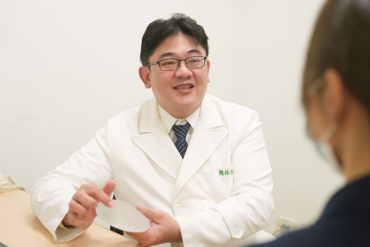 魏林瑰醫師看診示意照。