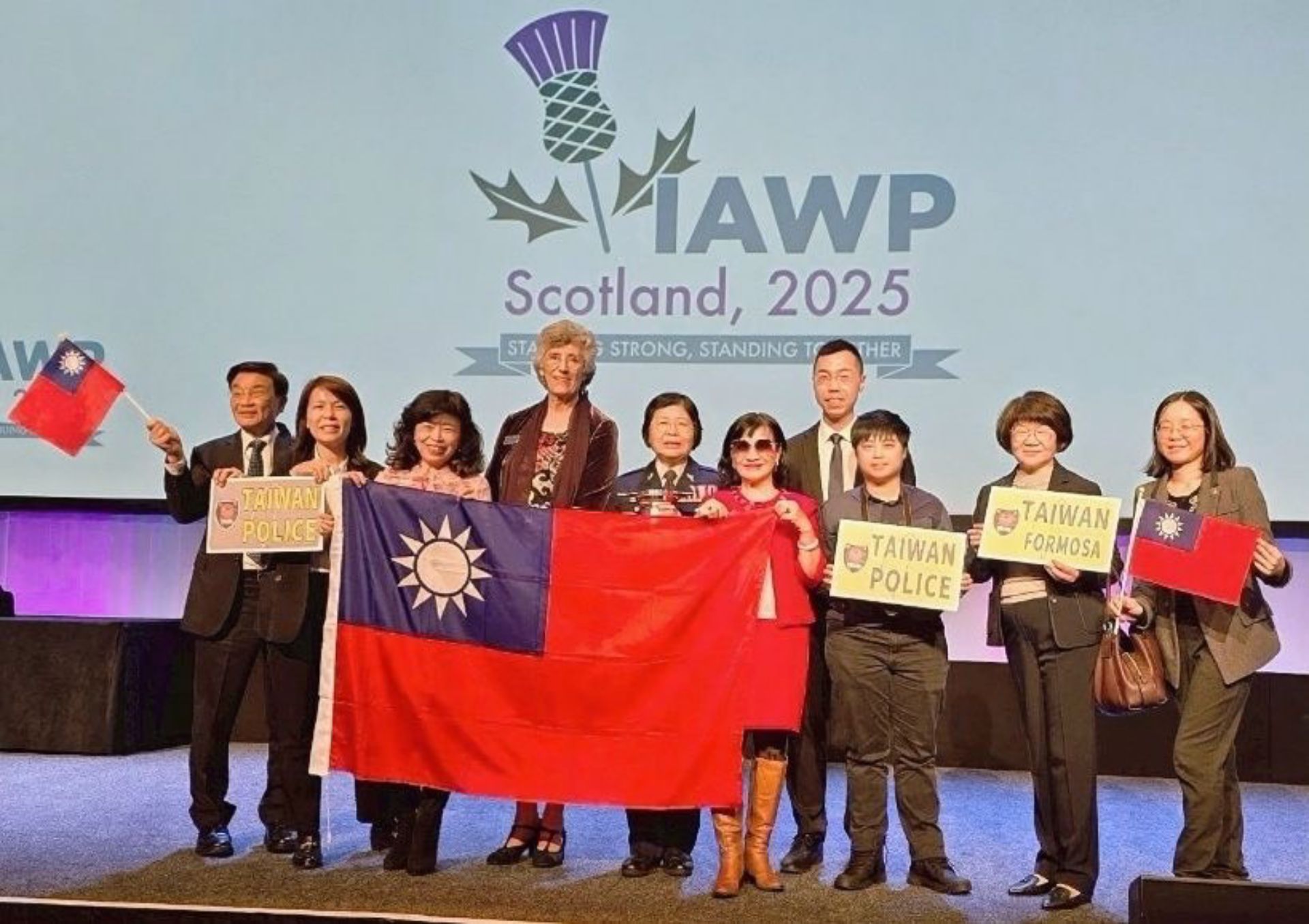 廖副署長之親友團特地來到英國觀禮