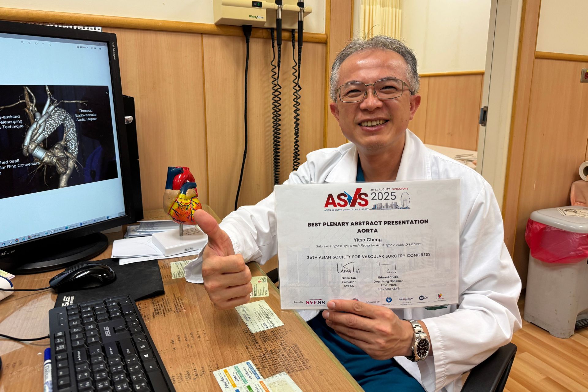 台中慈濟醫院心臟外科醫師鄭伊佐於第26屆亞洲血管外科年會發表「免縫合式主動脈弓混合型手術」，榮獲主動脈組論文首獎。