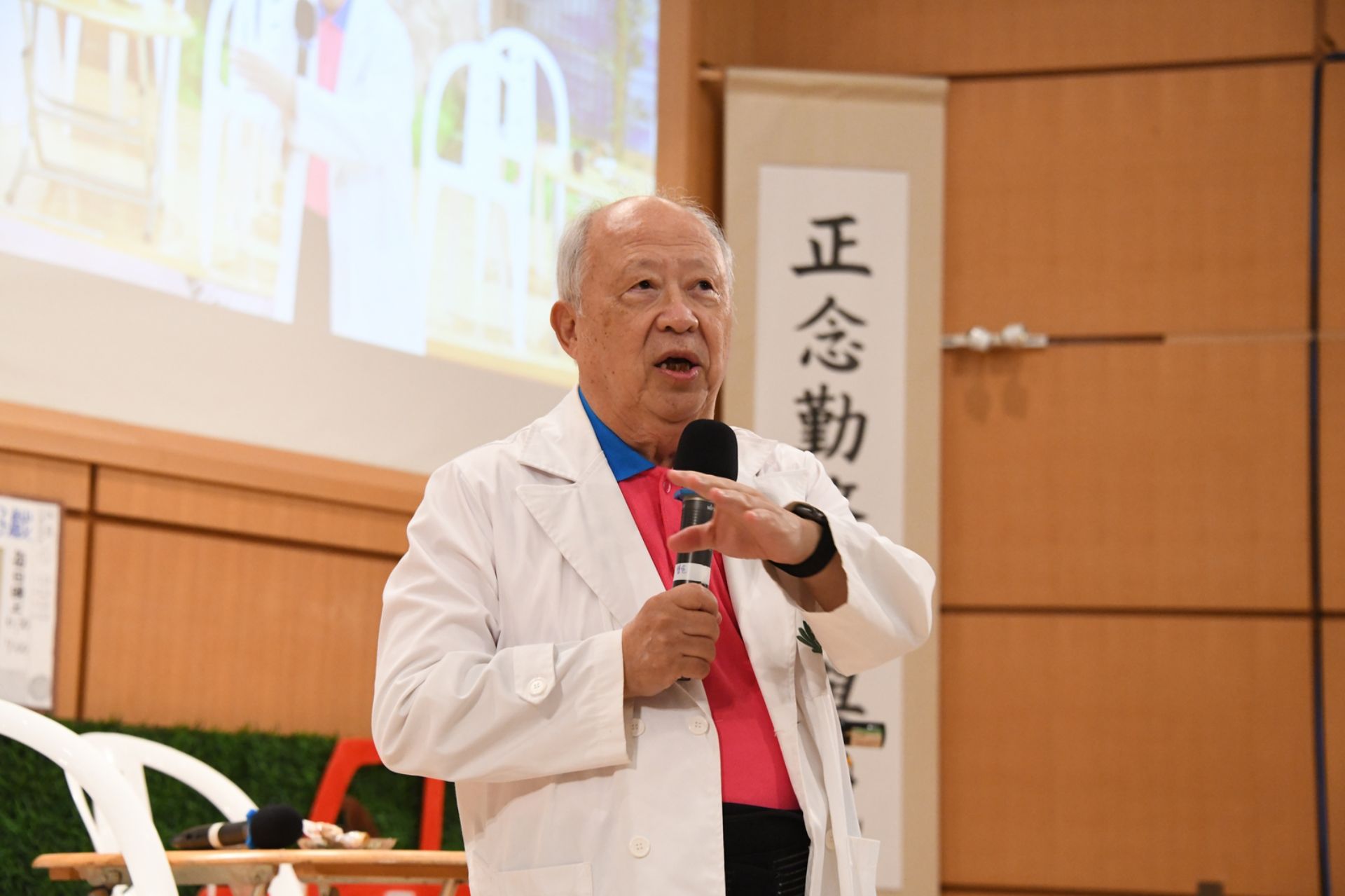 曹汶龍主任輔導成立記憶保養班，陪伴許多失智家庭走過難關