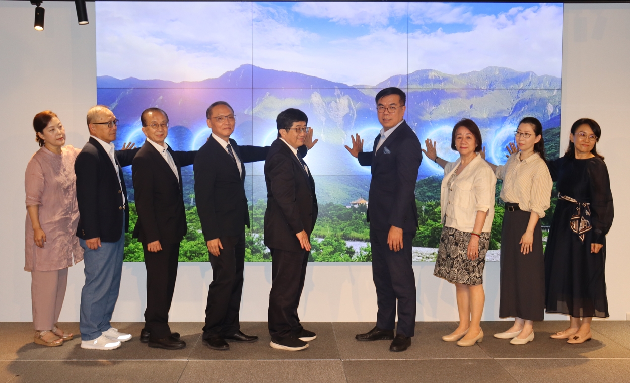 揭幕記者會在臺北市由環境部長彭啓明、衛福部副執行長林名男、慈濟基金會顏博文執行長等人共同出席，宣告一系列結合綠色旅遊、攝影展、蔬食市集與路跑的永續行動全面展開。
