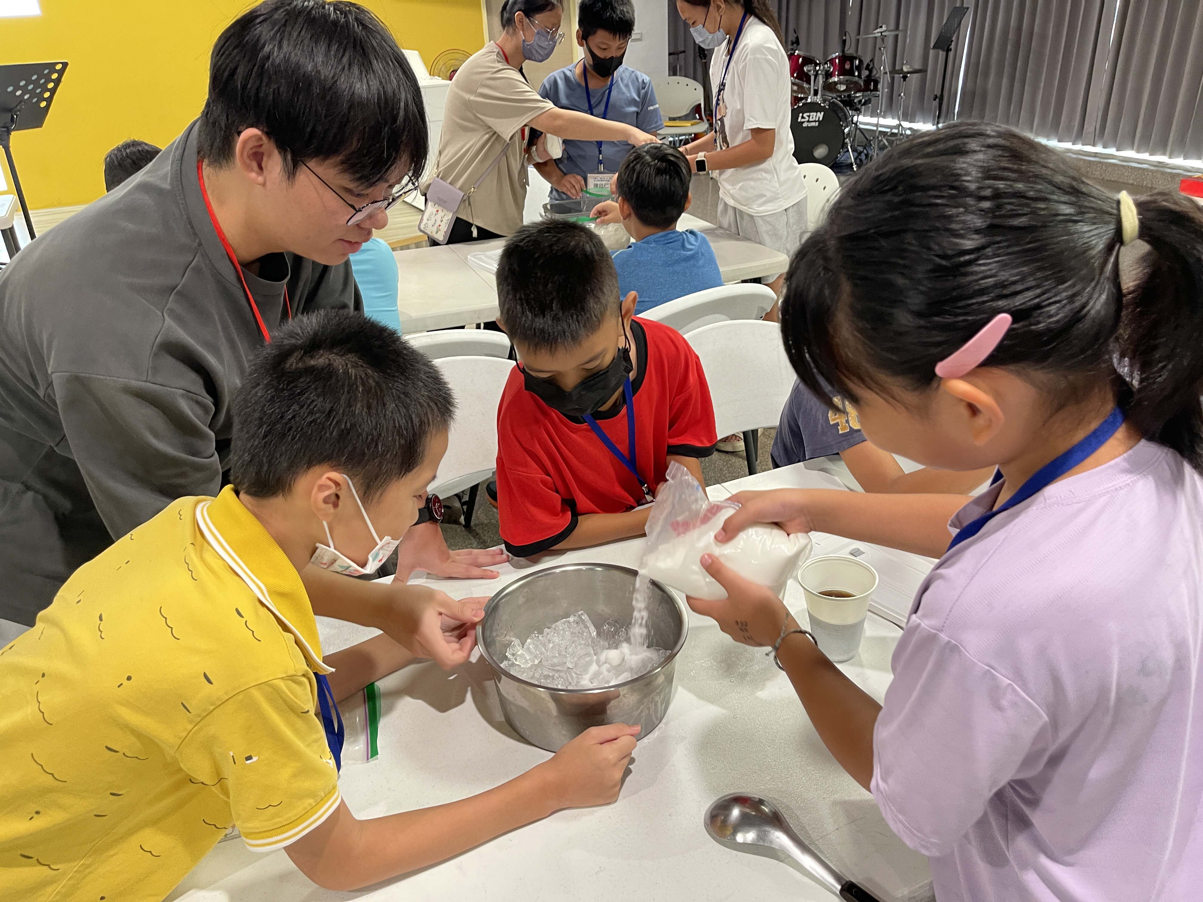 慧治基金會自 112 年起,慧治與中華牧羊人青少年關懷協會攜手合作,推動「多元智能翻轉教育計畫」。