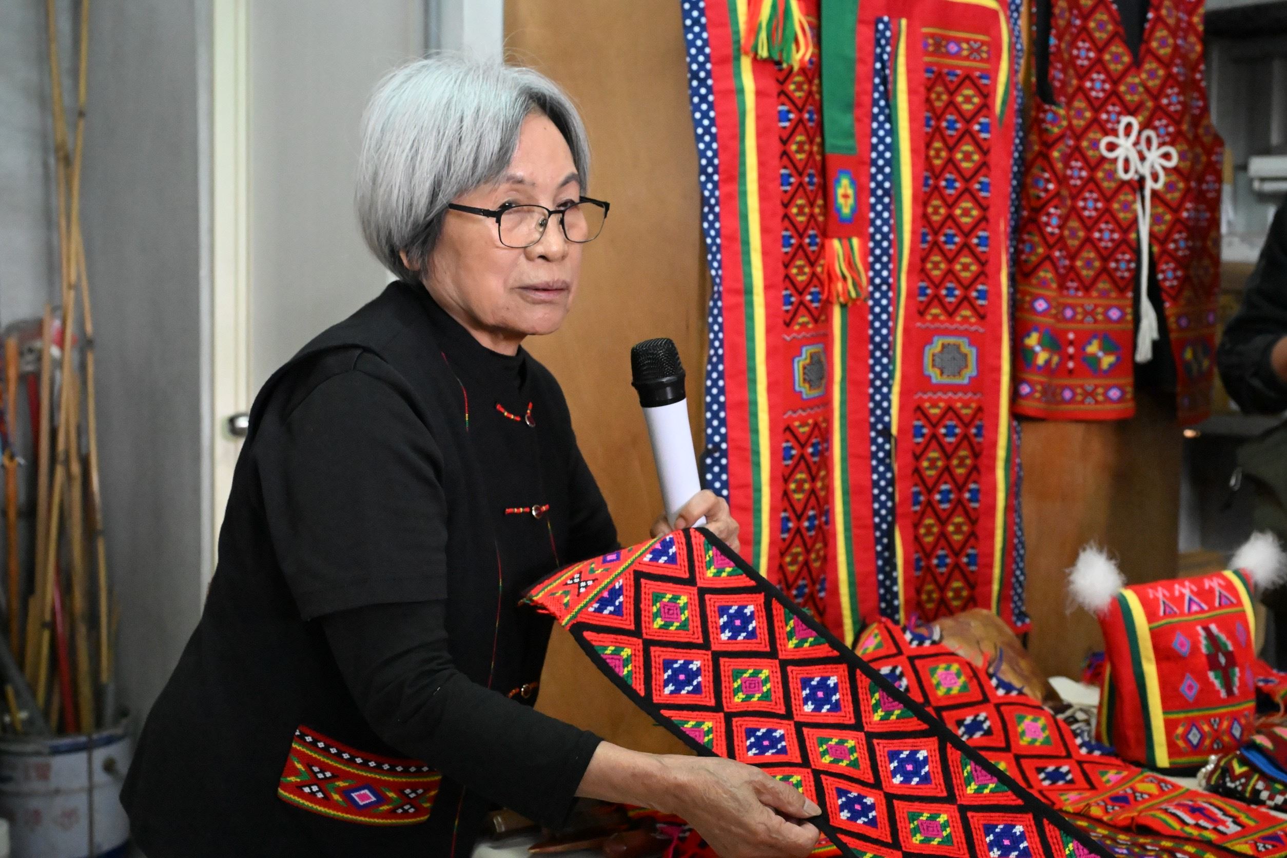 文化部公告重要傳統工藝「tenun_kana_Pinuyumayan卑南族傳統織布」並認定保存者Sunay_Paelabang孫菊花。