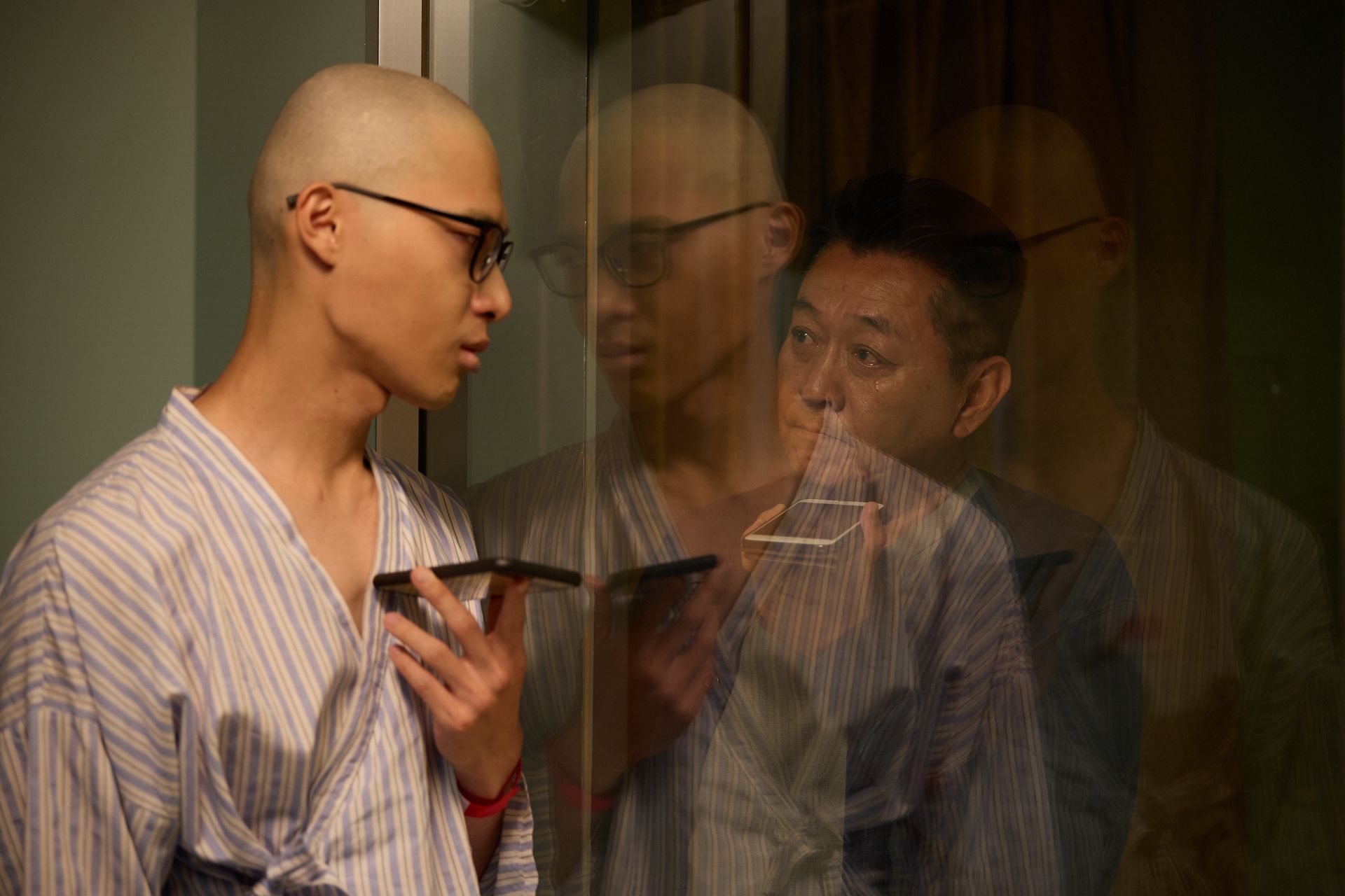 血拾人生-宋偉恩與庹宗華在劇中為父子關係
