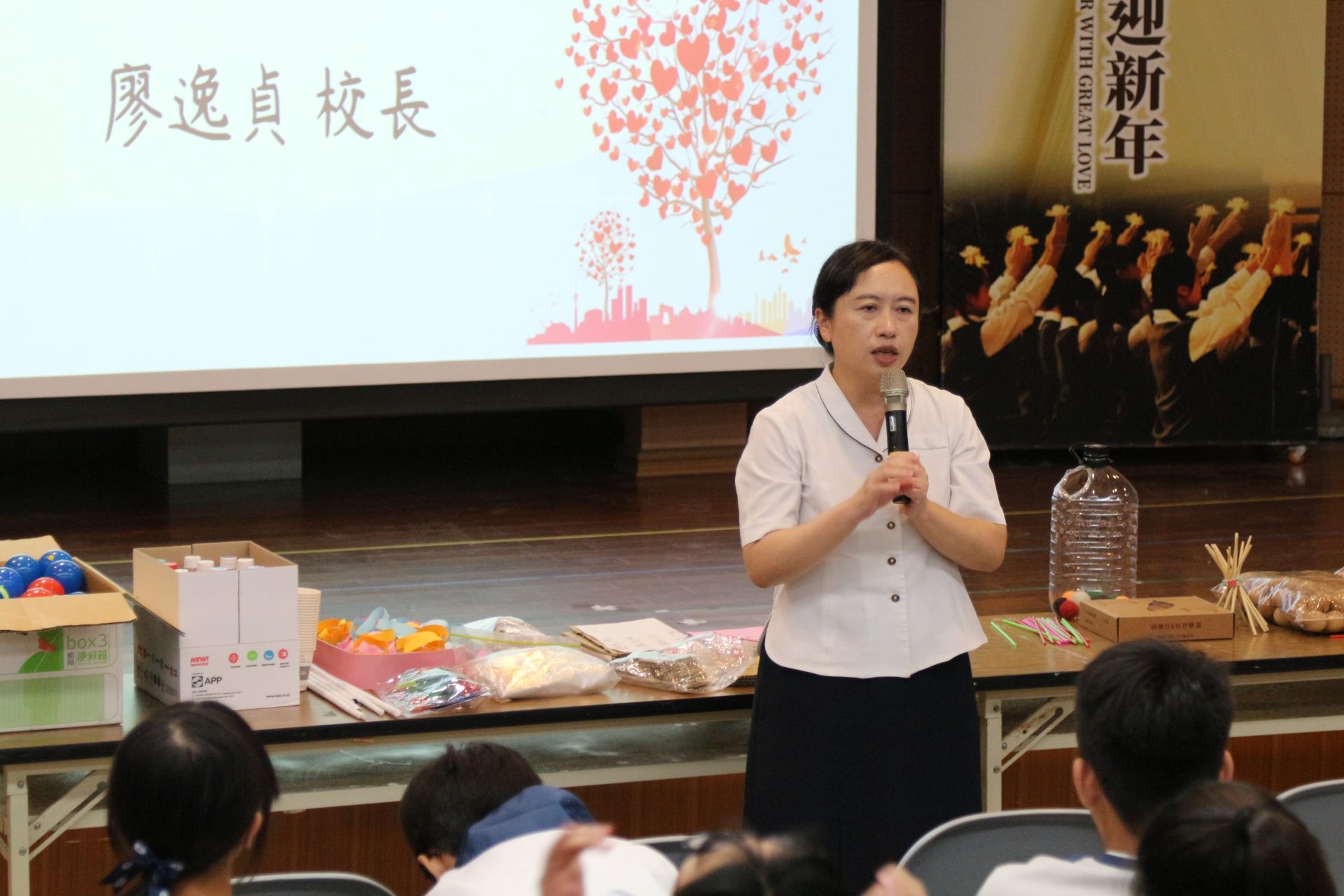 廖逸貞校長隨後帶來勉勵，肯定學生願意踏出服務的第一步。
