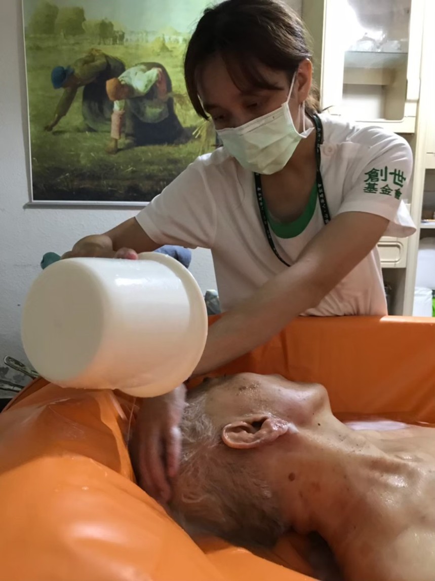 幫服務對象洗頭