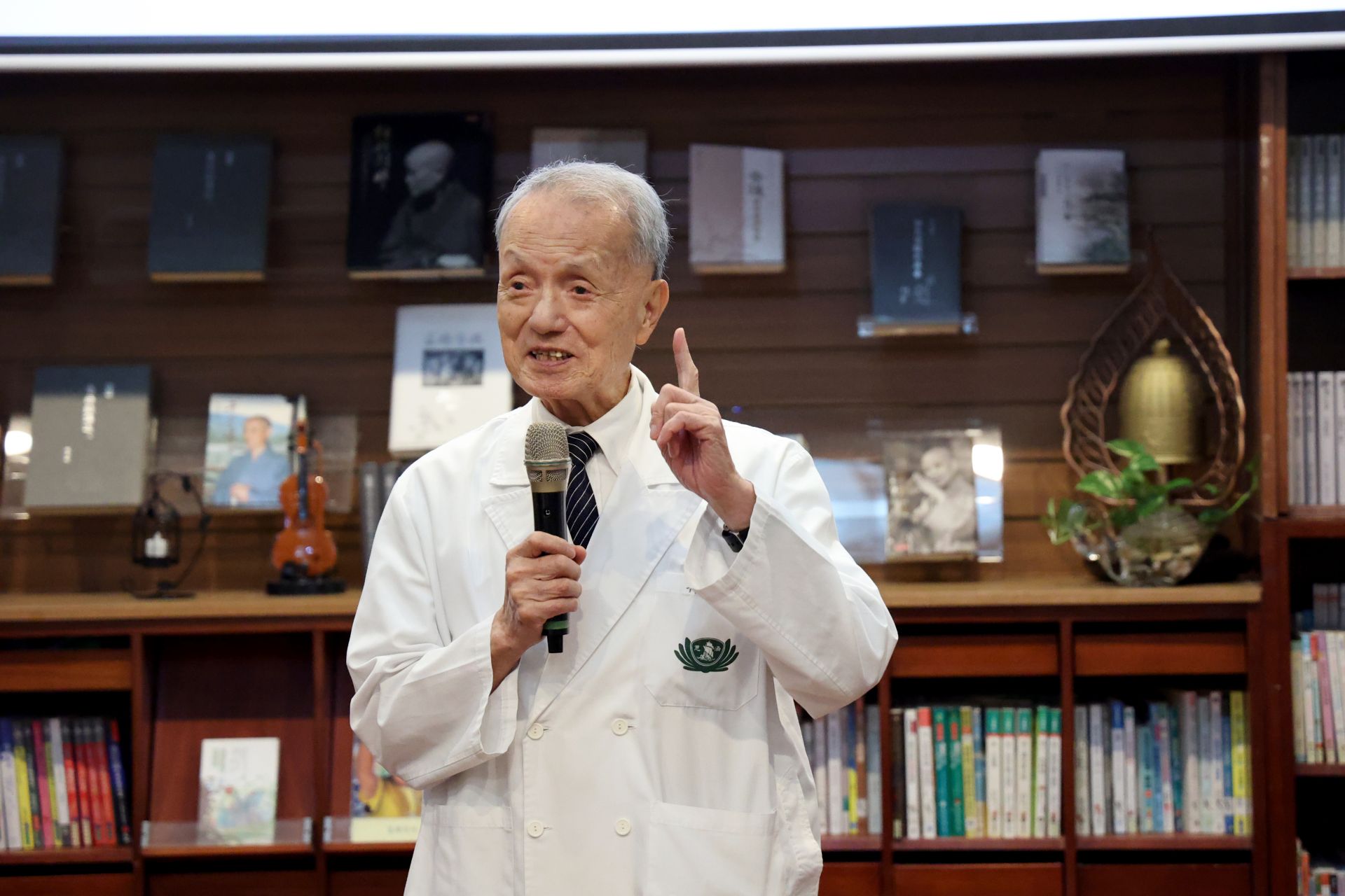慈濟醫療法人執行長林俊龍表示，茹素是減少溫室氣體排放最有效方式，期許未來能展現更卓越的環保成果。