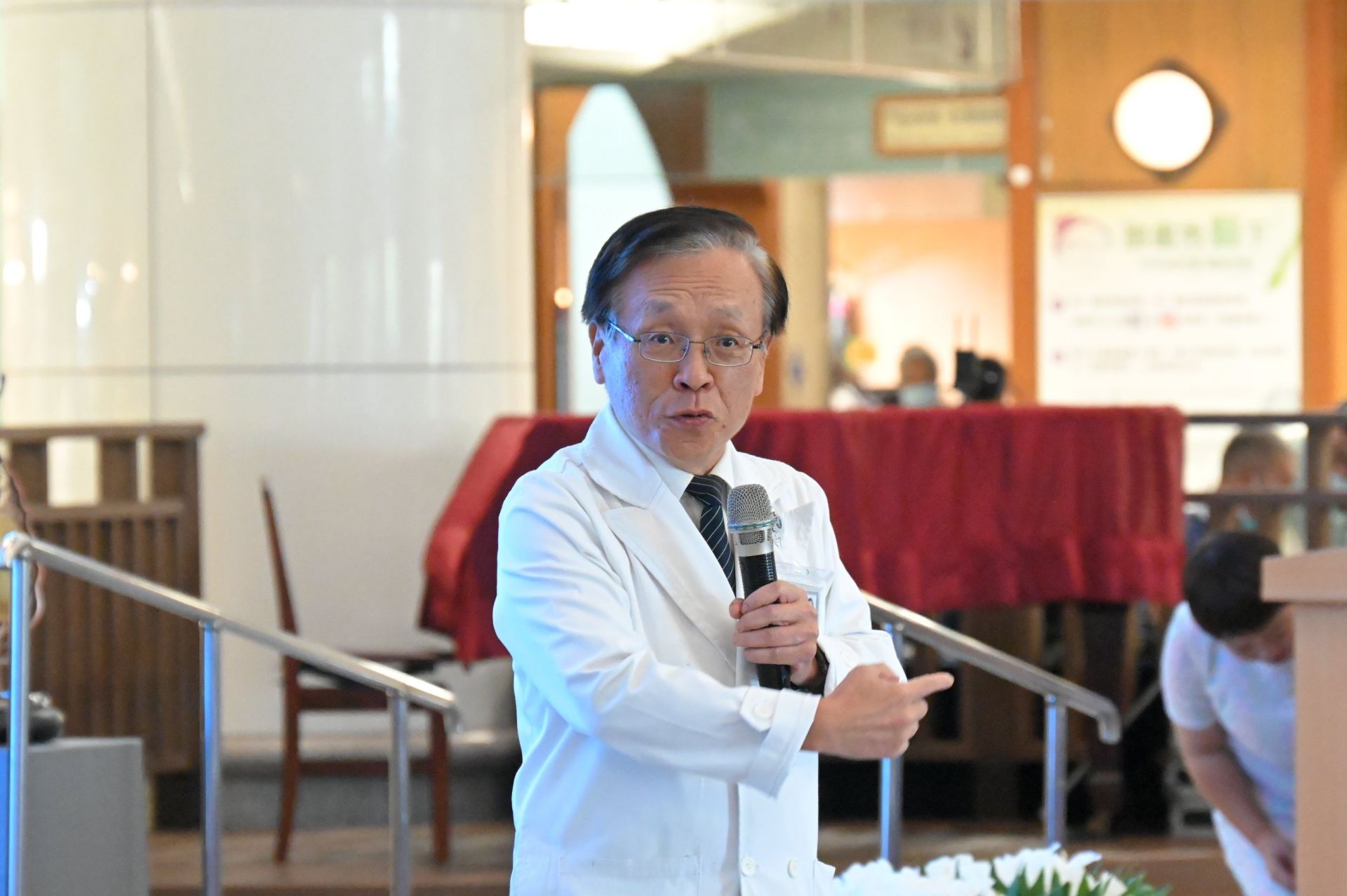 台中慈濟醫院院長簡守信於典禮中致詞，肯定關節中心成立對市民健康的重要意義。