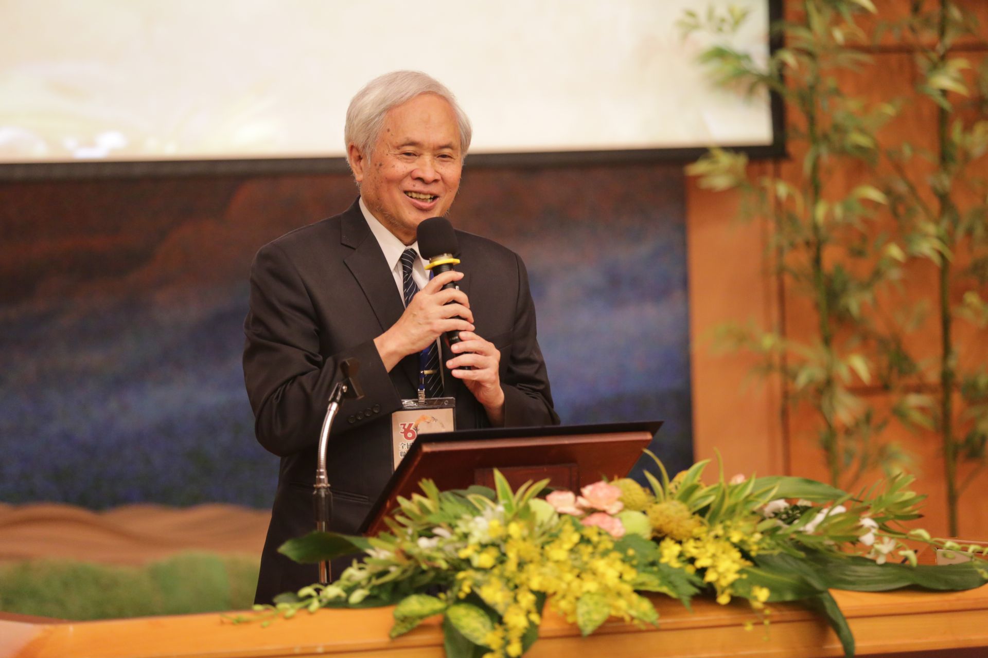 慈濟學校財團法人執行長王本榮表示，慈濟以現代科技來落實佛法