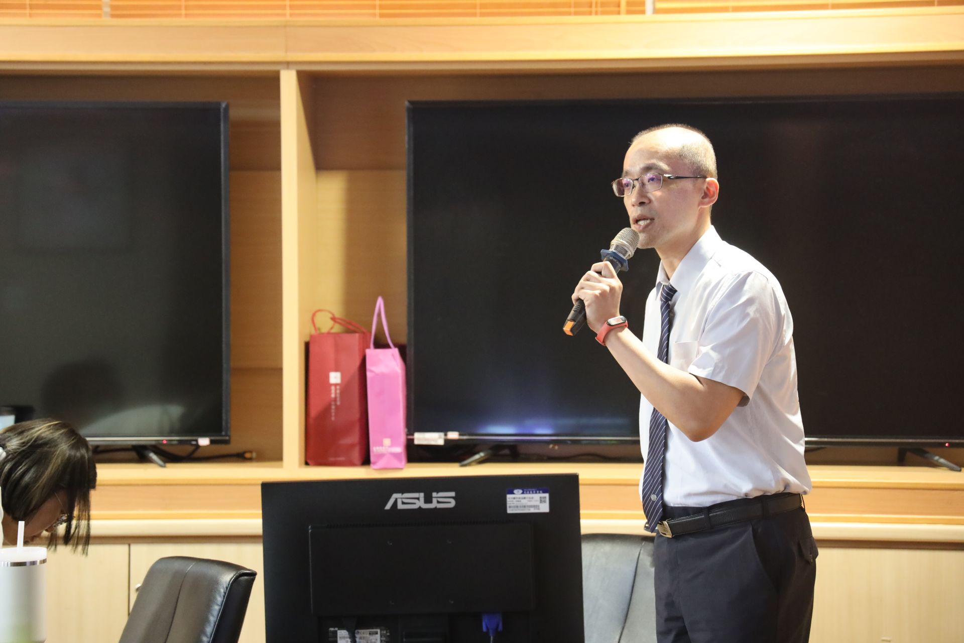 花蓮慈濟醫院疼痛科主任王柏凱主講「脊髓損傷後的疼痛治療臨床經驗分享」。