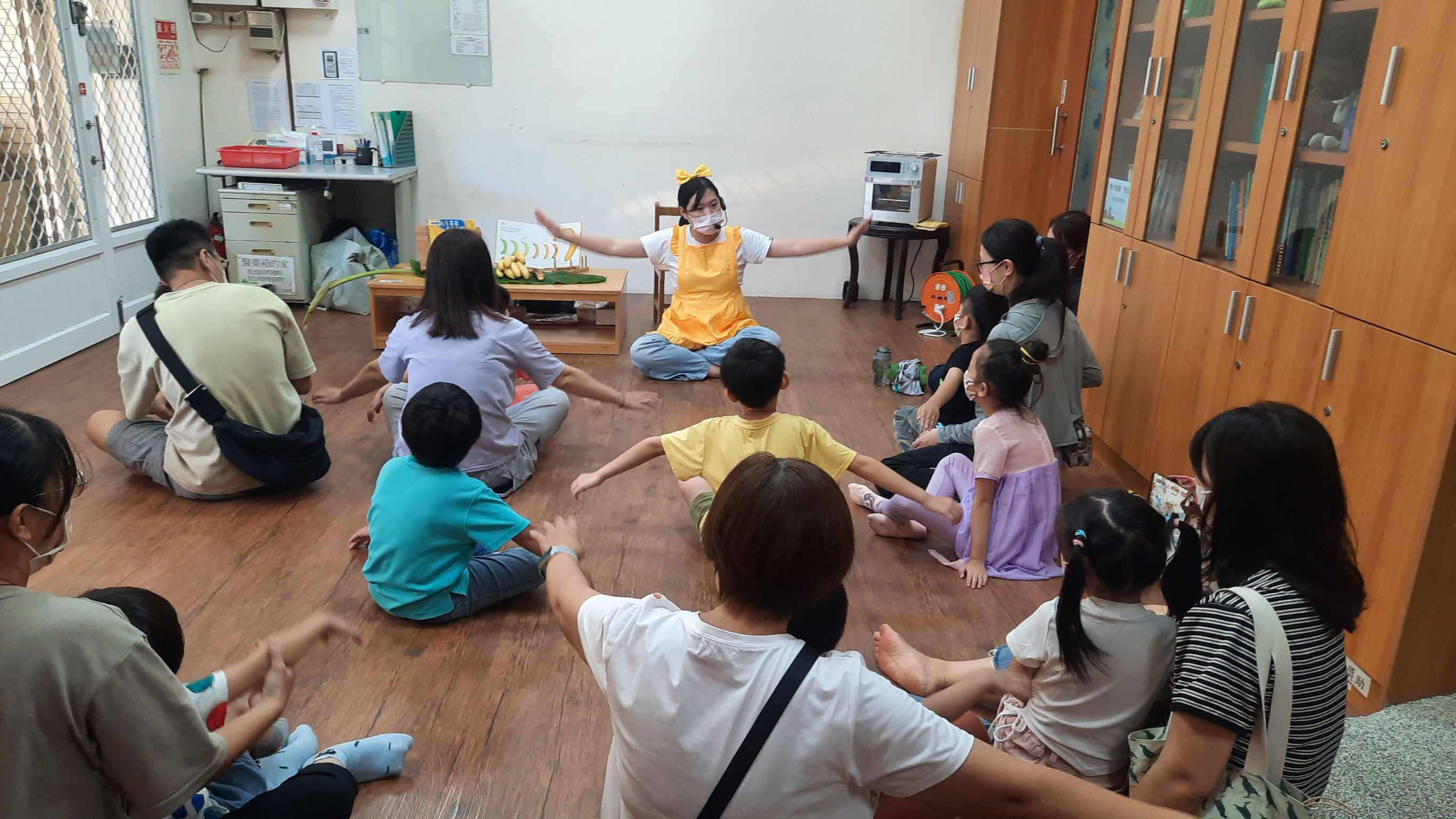 以旗山在地特產香蕉做為主題，帶領孩子用五感感受