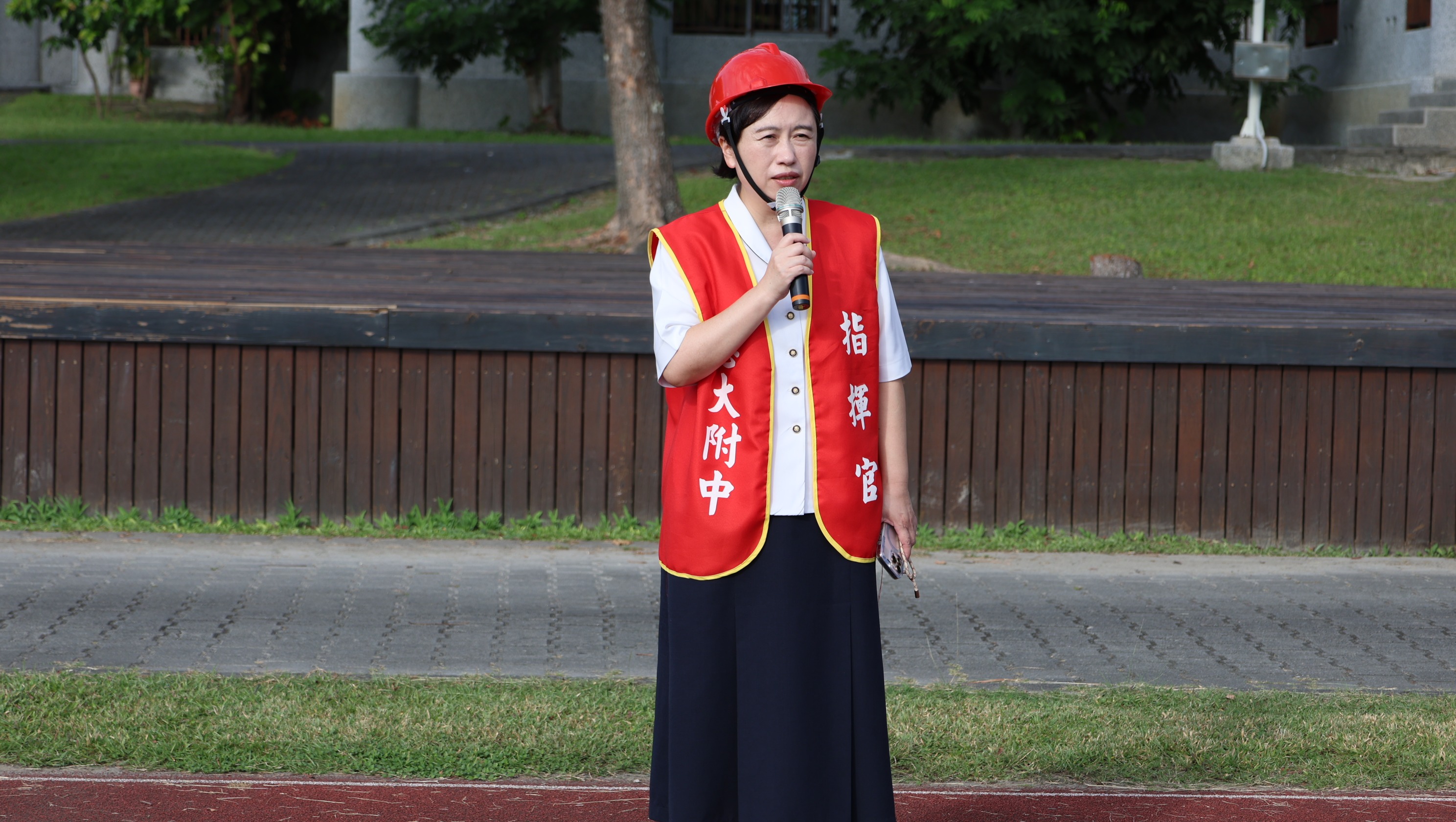 指揮官廖逸貞校長提醒學生注意事項