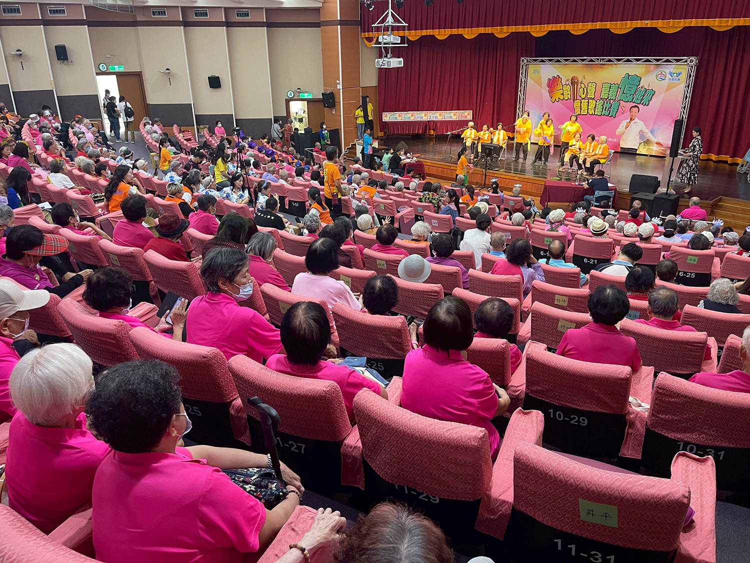 嘉義縣創新學院，舉辦「樂齡唱心聲 嘉義憶起來」懷舊歌謠大賽。
