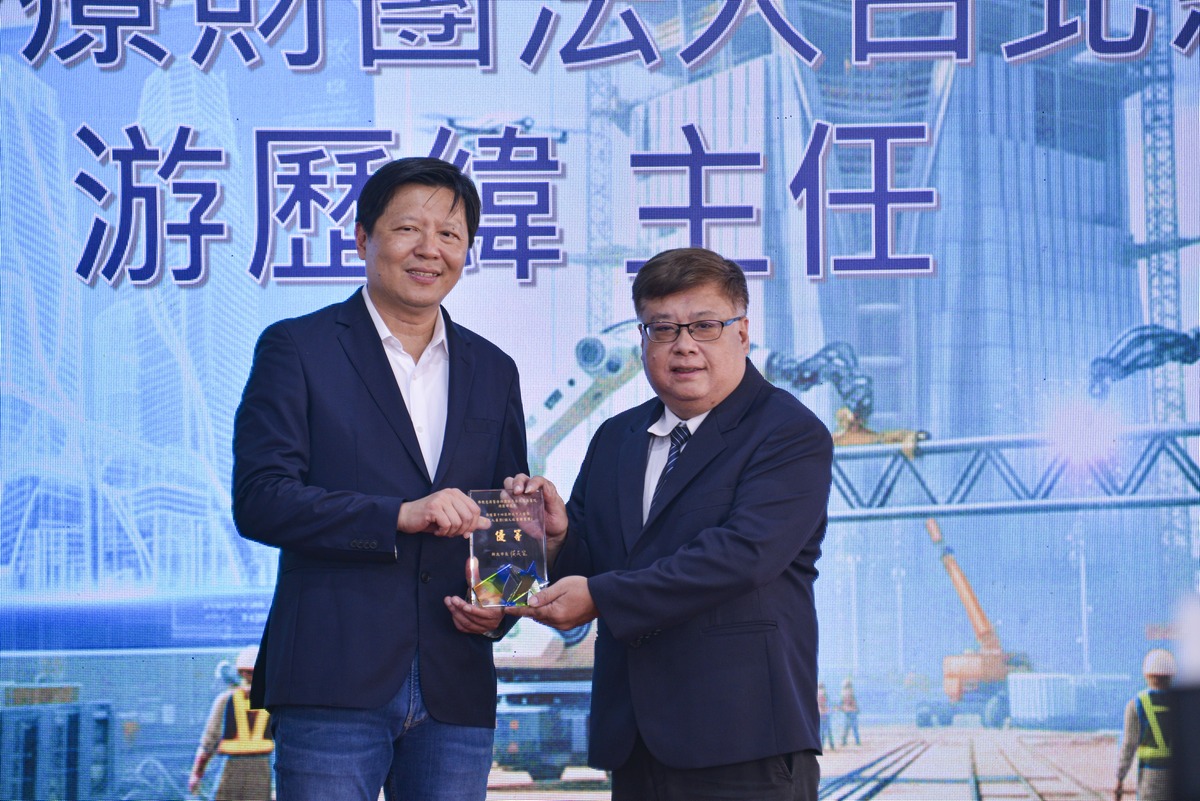 游歷緯主任獲頒「個人敬業樂業獎」。