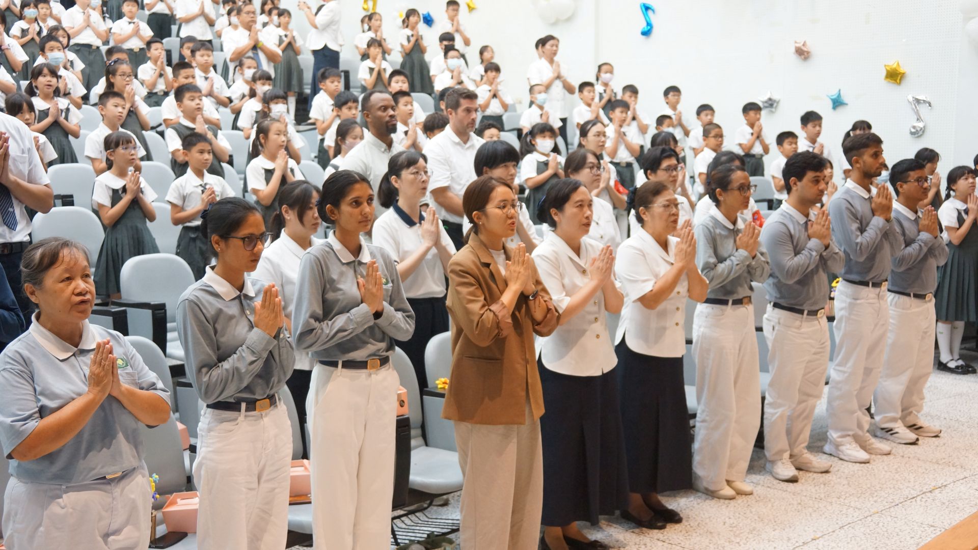 活動最後全體師生憶起祈禱為光復風災祈禱祝福早日回復家園