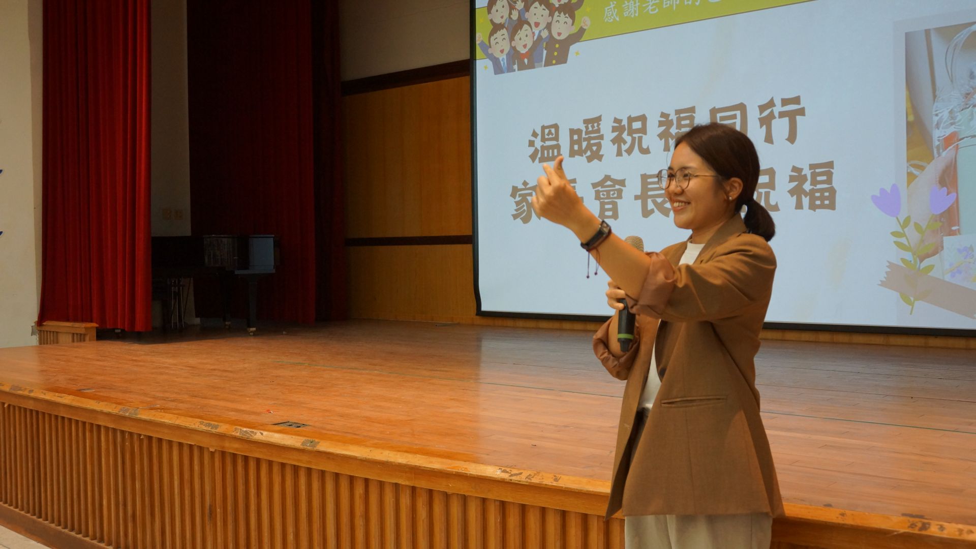 慈大附中家長會惠婷媽咪代表全體家長給予祝福