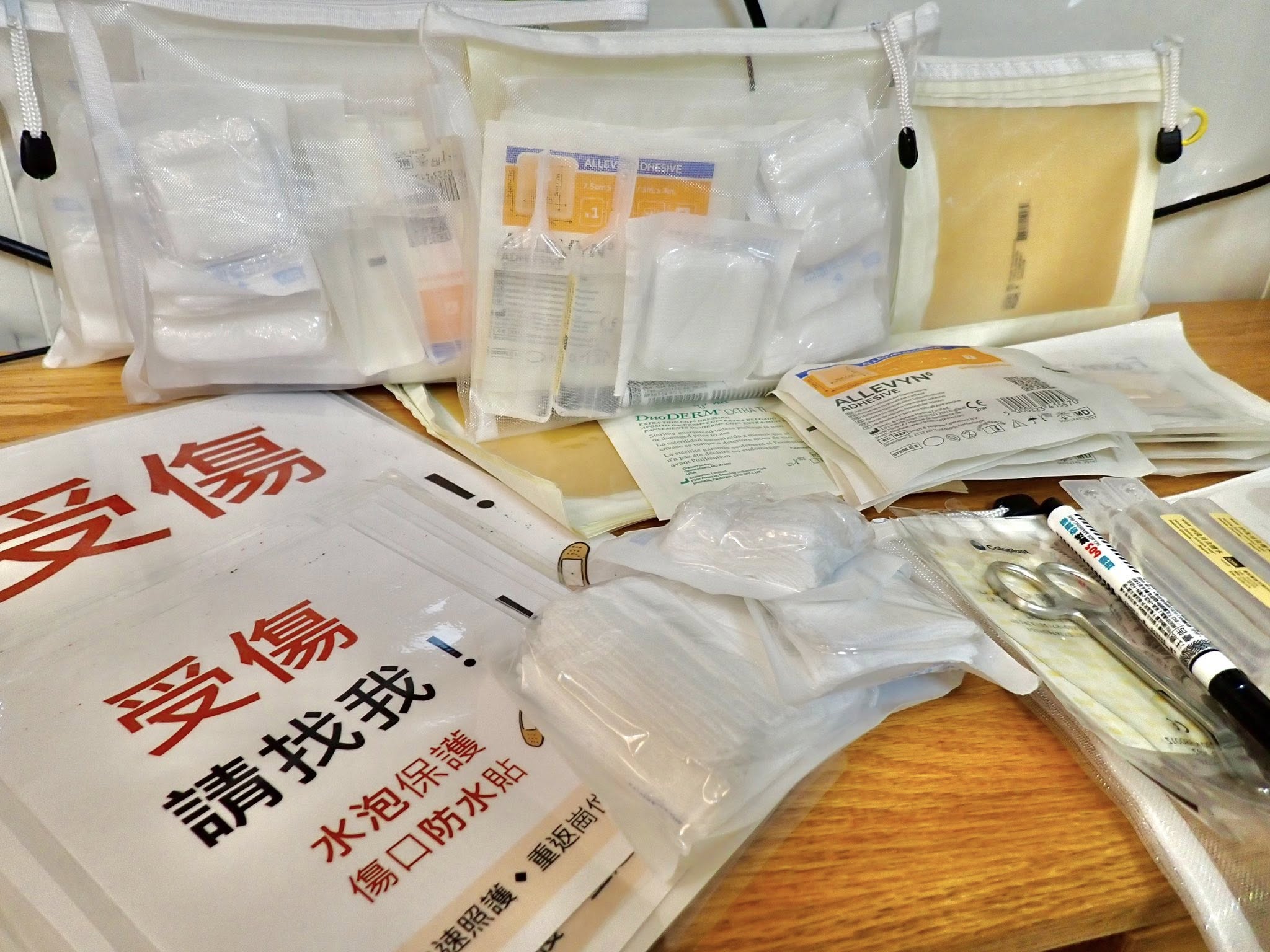 所有敷料和藥品都是行動傷口照護小組自掏腰包購買。
