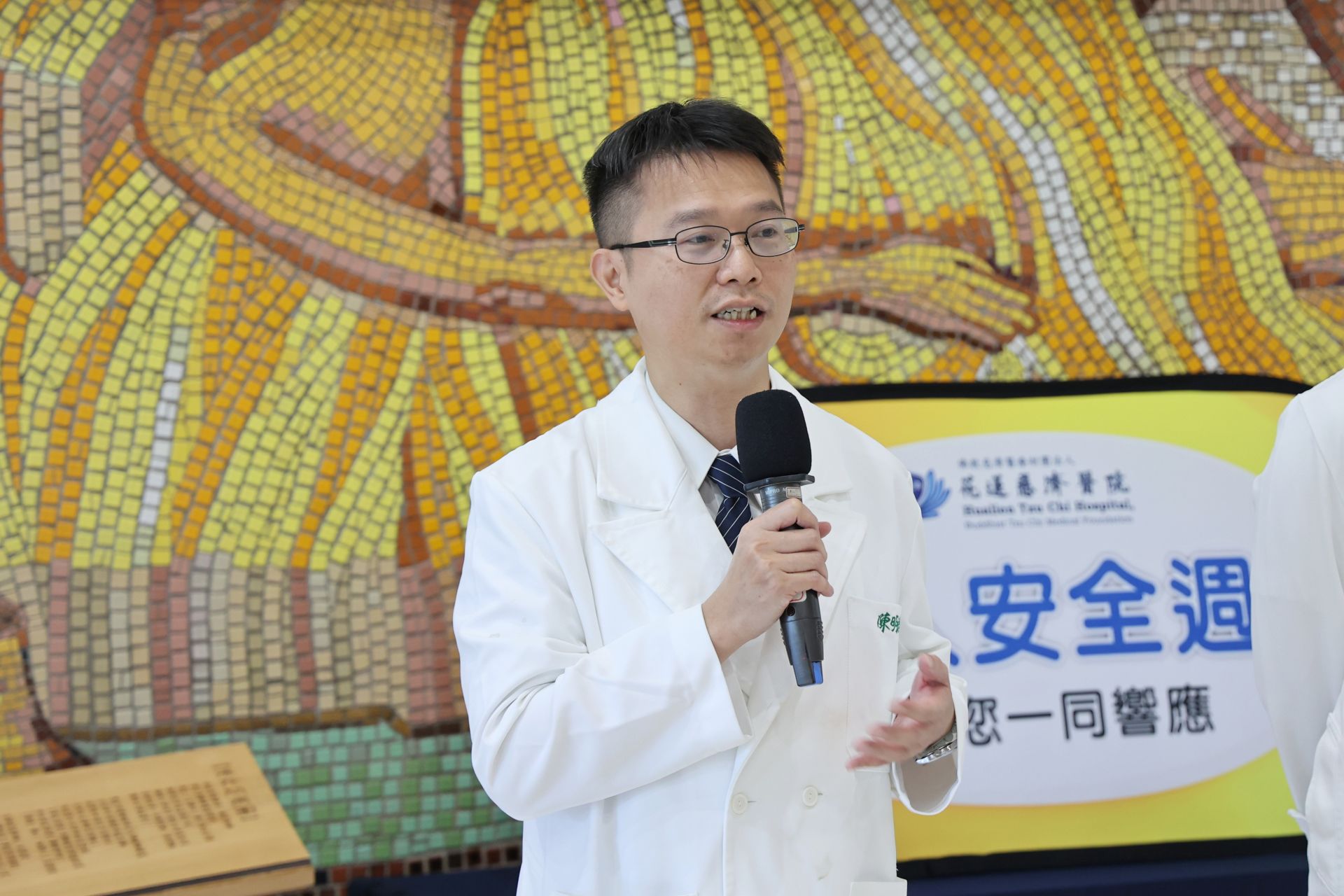 小兒部主任陳明群補充，受抗藥性影響，臨床上治療部分「黴漿菌」等細菌感染時，家長更需理解「何時需要抗生素、何時不需要」。