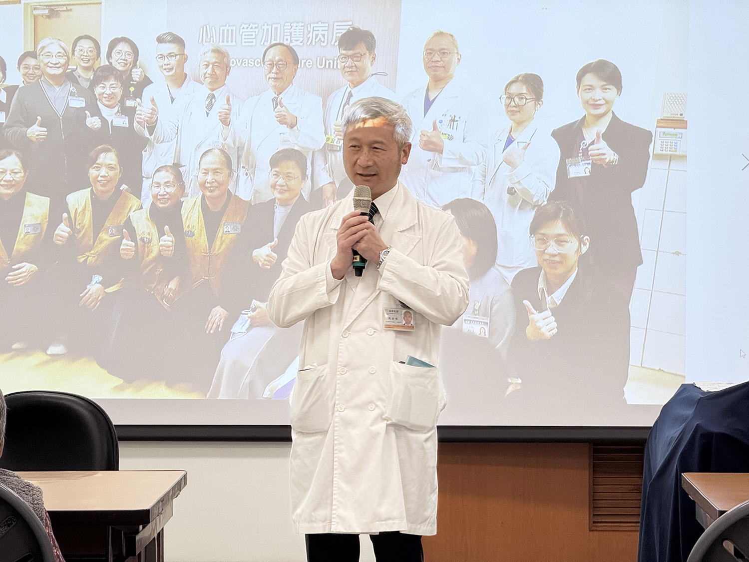 陳金城副院長現場致詞，肯定心血管加護病房醫護團隊長期以來的專業付出與辛勞，並期許未來能吸引更多優秀人才加入，共同壯大醫療陣容。