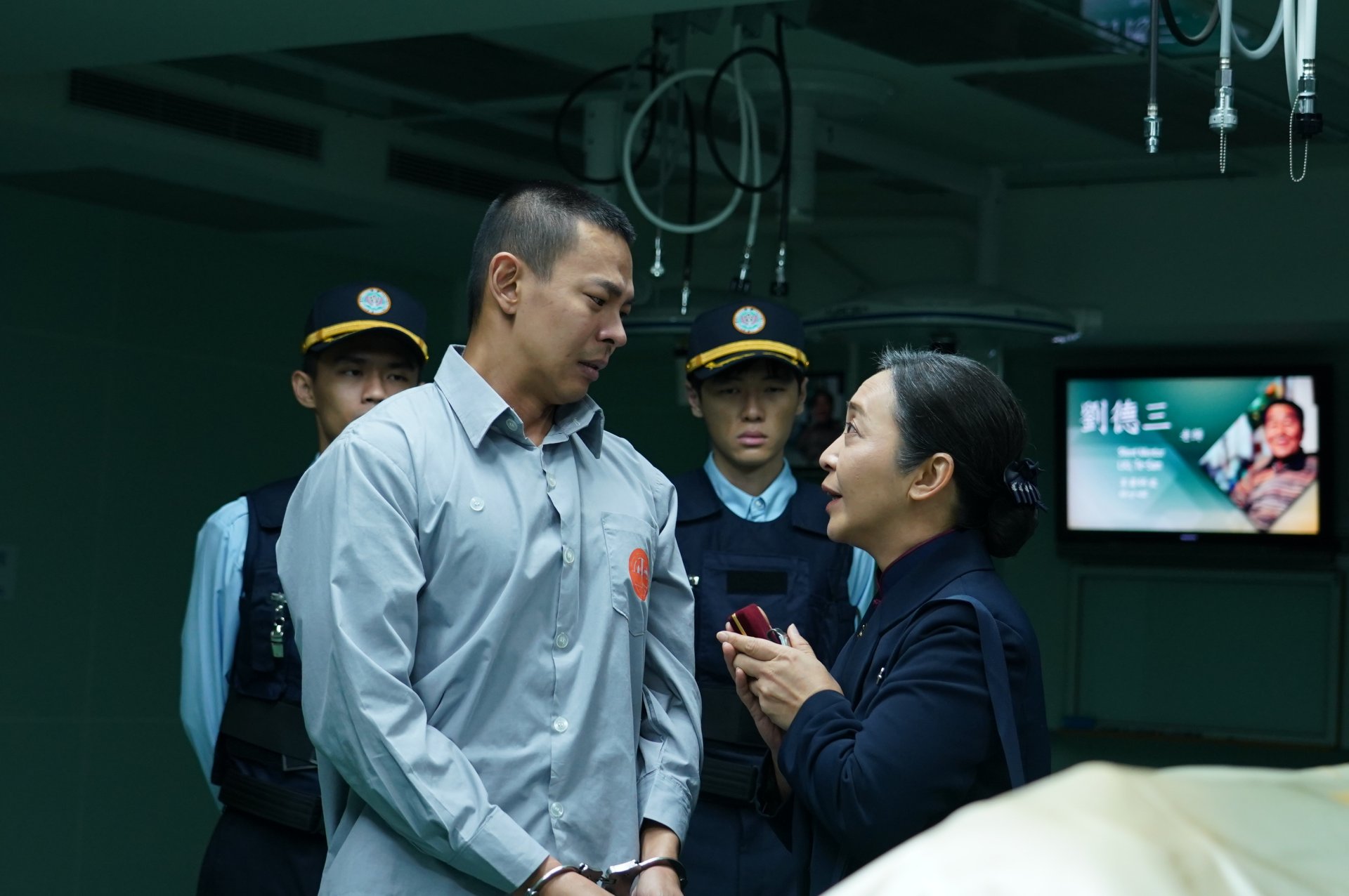 EP09-S36 武棟梁（孫綻飾）於啟用前來見爸爸最後一面