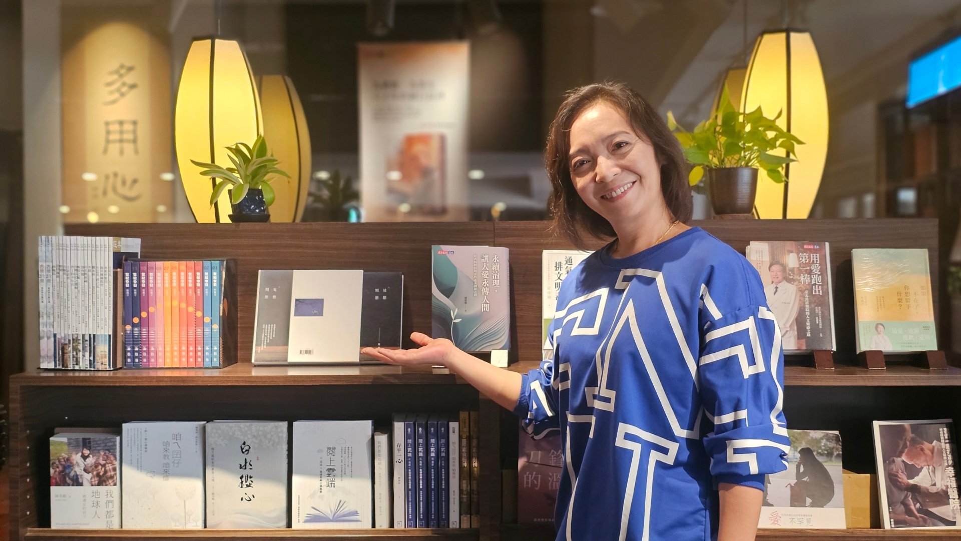 大愛劇《以身相許》劉香君出席高雄讀書會宣傳新戲。