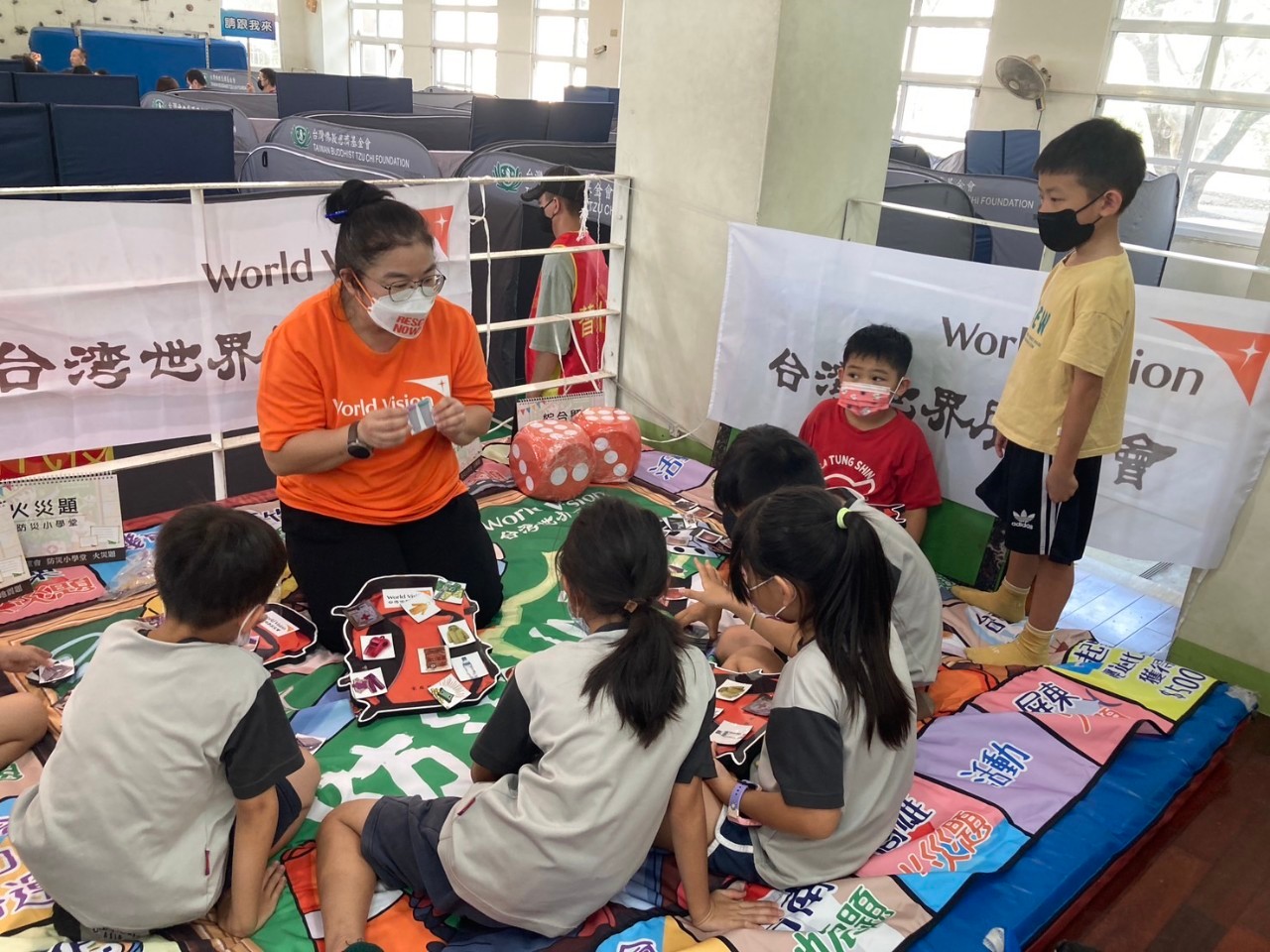 假日多數人陪伴家人，玟瑗卻將時間留給服務家庭，陪伴孩子獲得更多成長與改變。