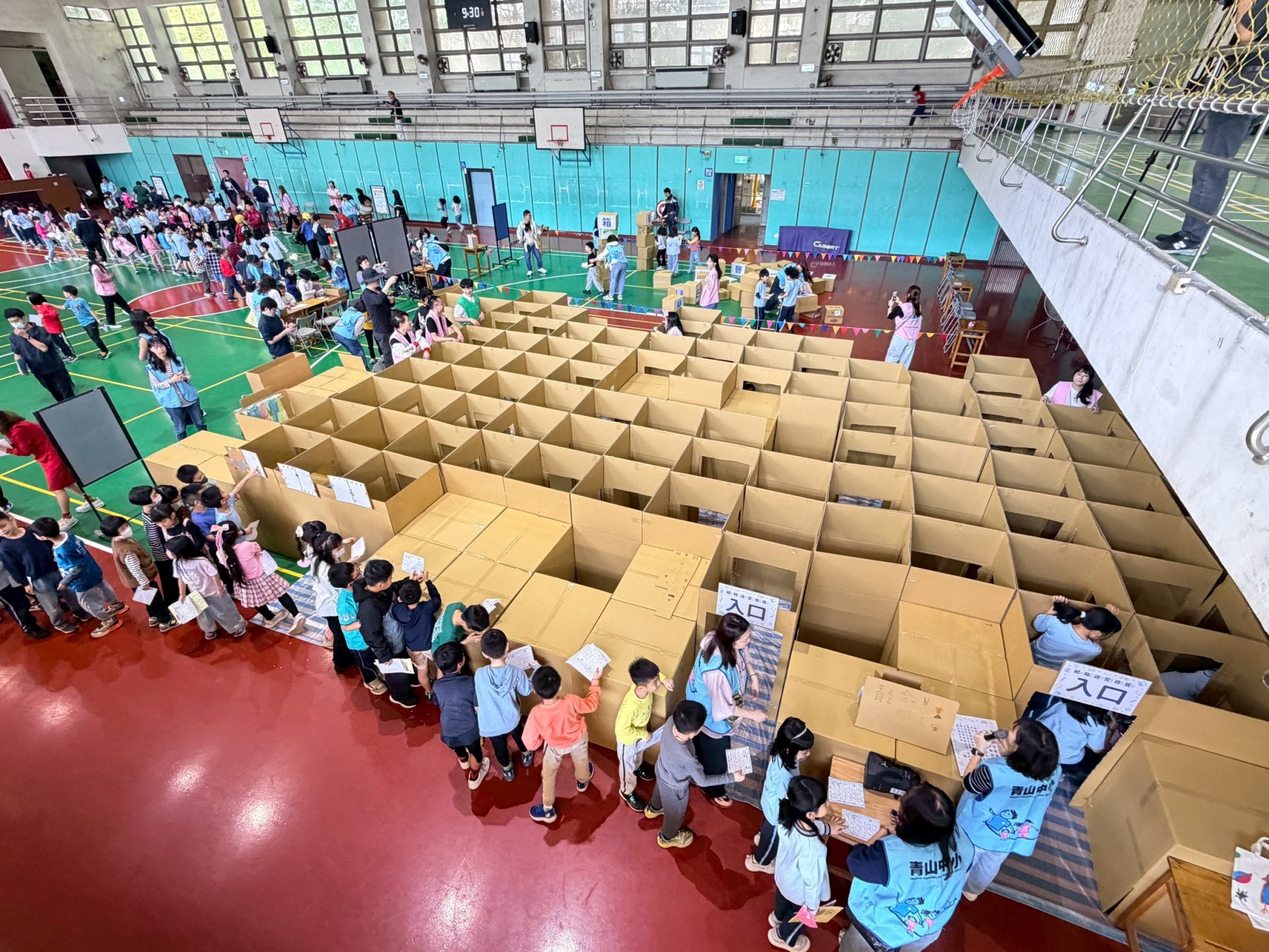 讓學生驚呼聲不段的大型迷宮