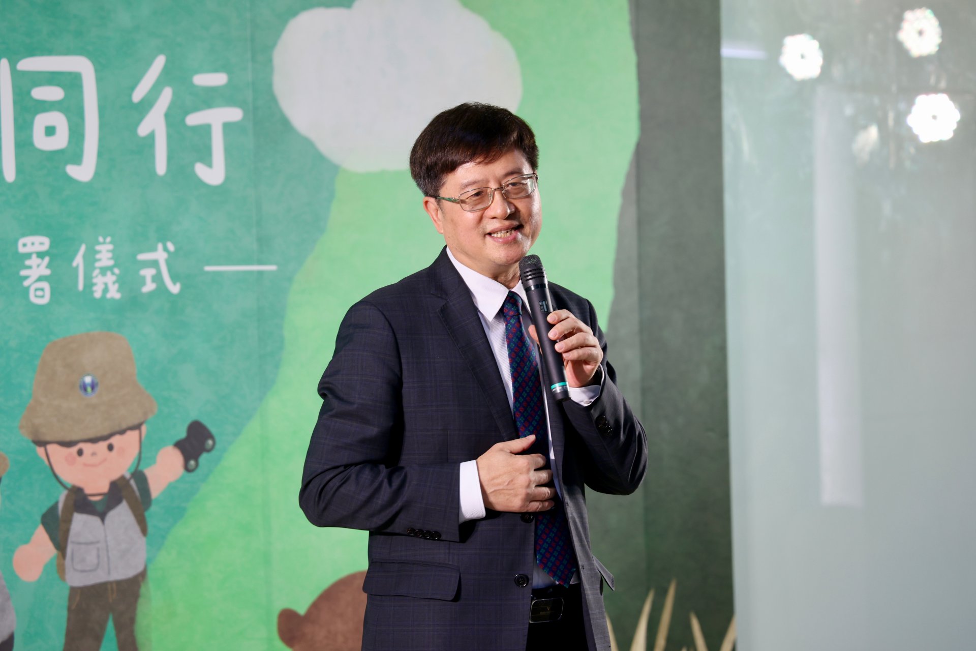 內政部國家公園署長王成機表示，自然環境具有安定人心、舒緩壓力的正向力量，也讓保育理念在日常生活中自然扎根。