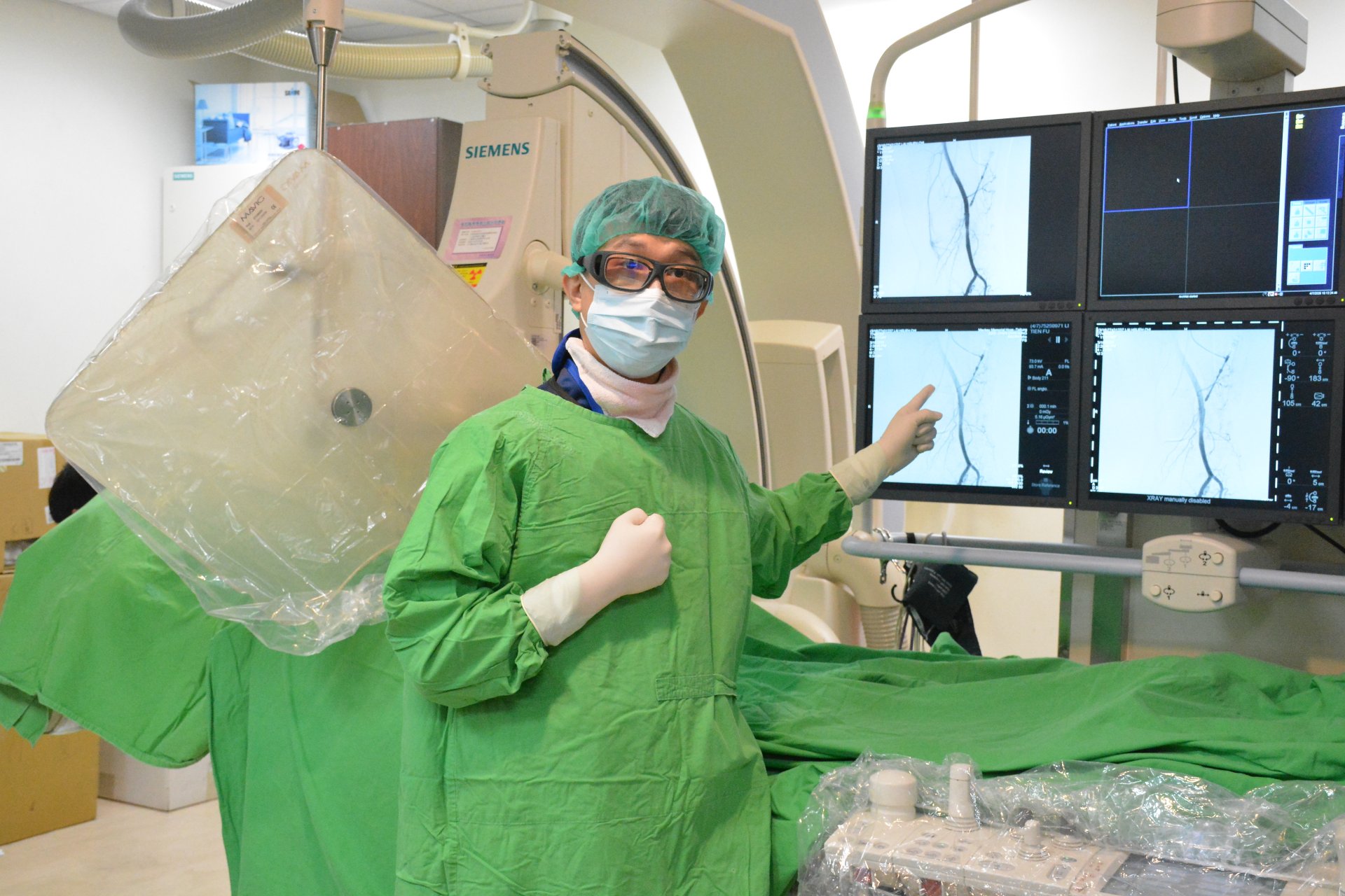 透過"微細動脈栓塞止痛術(TAME)"阻斷因發炎物質的血管增生,進而改善疼痛,是最新對抗慢性疼痛的新療法。