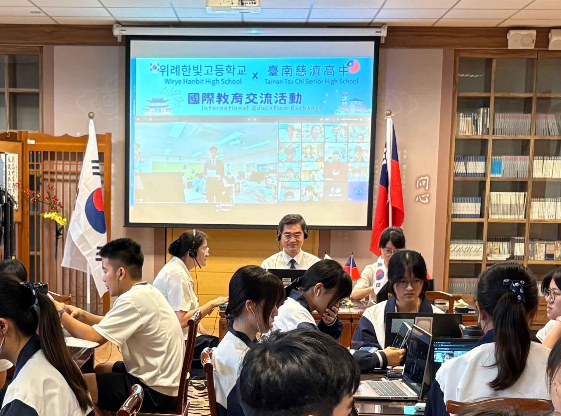 雙方校長線上開場致詞，為活動揭開序幕。