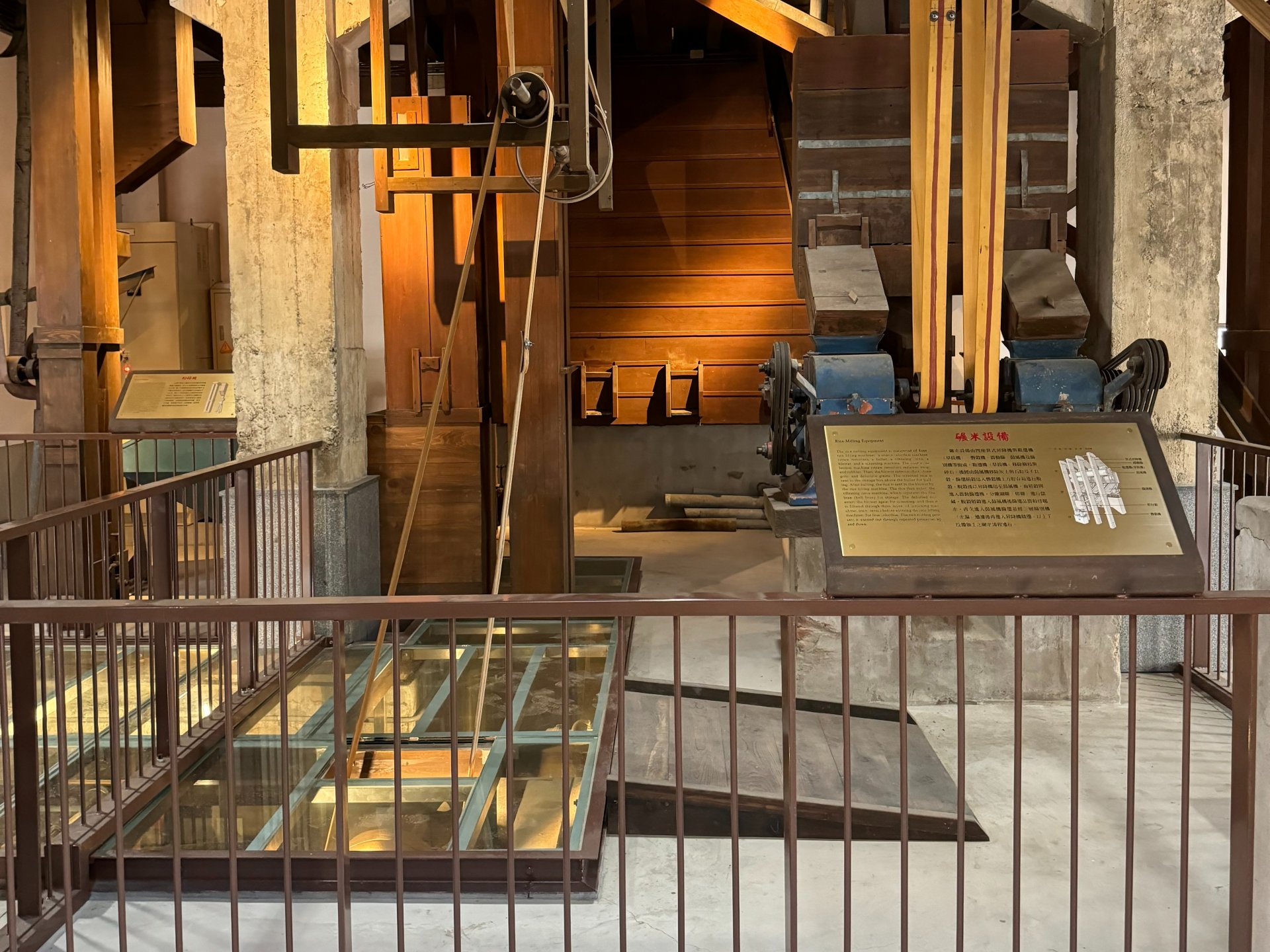 穀倉中的碾米設備仍能開啟運作