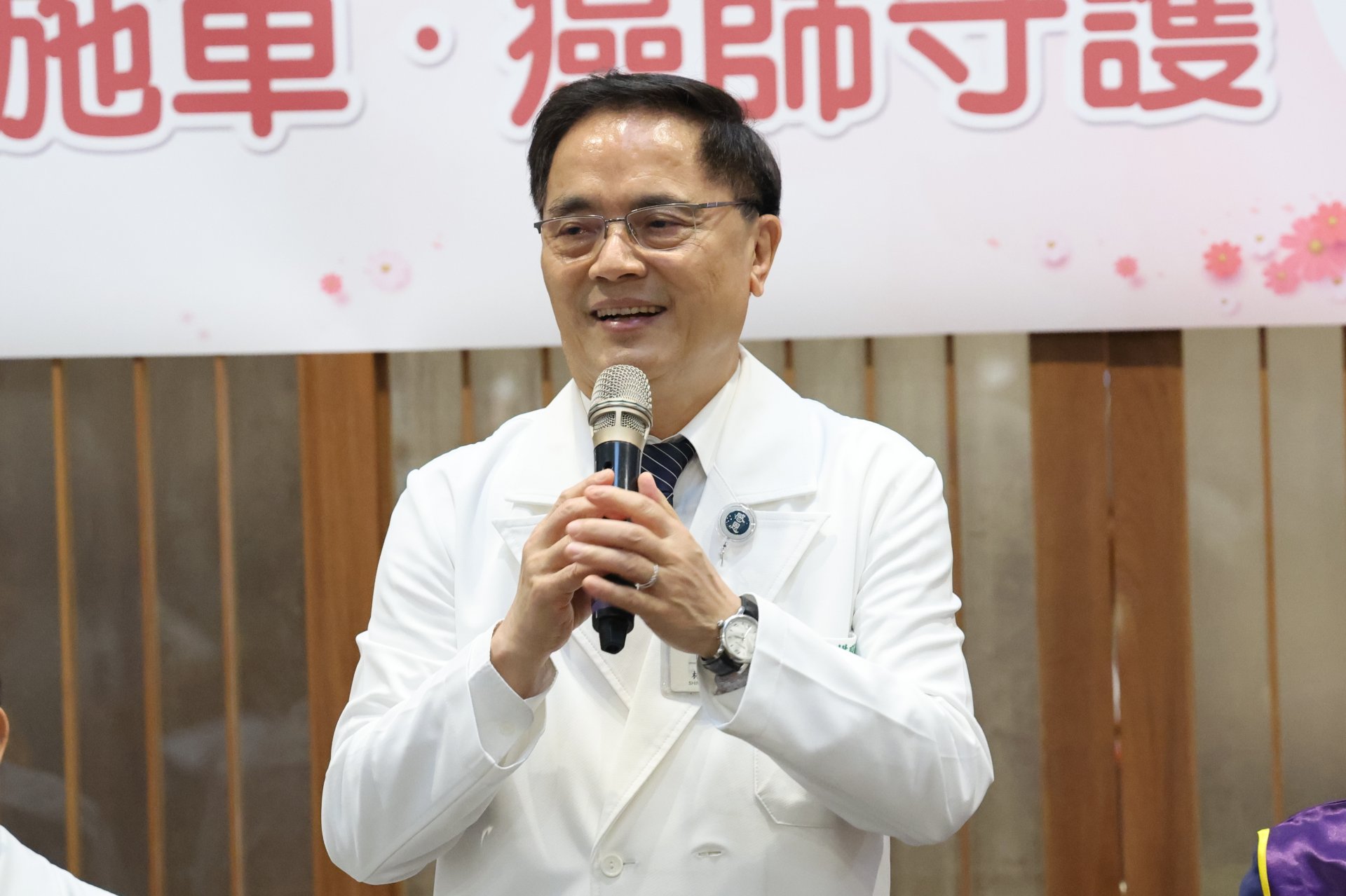 林欣榮院長表示，感恩國際獅子會關注東部醫療需求，這也是花蓮慈院首部自有乳房攝影及子宮頸抹片巡迴篩檢車，期待將更多的醫療服務帶入社區據點，提升就近檢查的便利性。