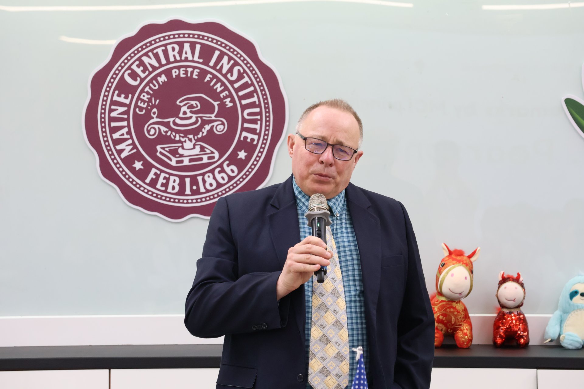 MCI校長David Pearson勉勵學生保持學習熱忱，為世界帶來更好的改變。