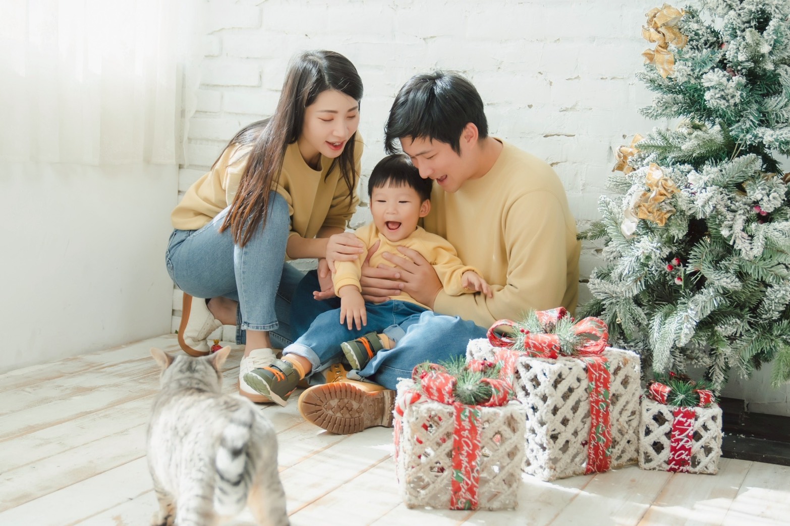 4.資助人諺群表示，在路上偶然獲邀拍攝全家福沙龍照，想將這份幸福感分享給遠方孩子，讓善循環。(資助人提供)