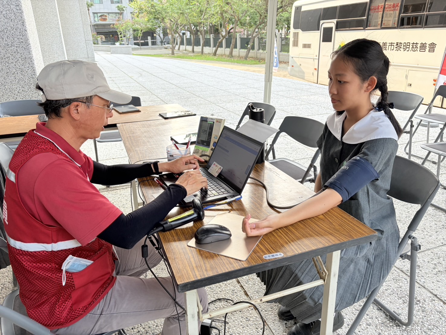 熱血17，年滿17歲就可以捐血！