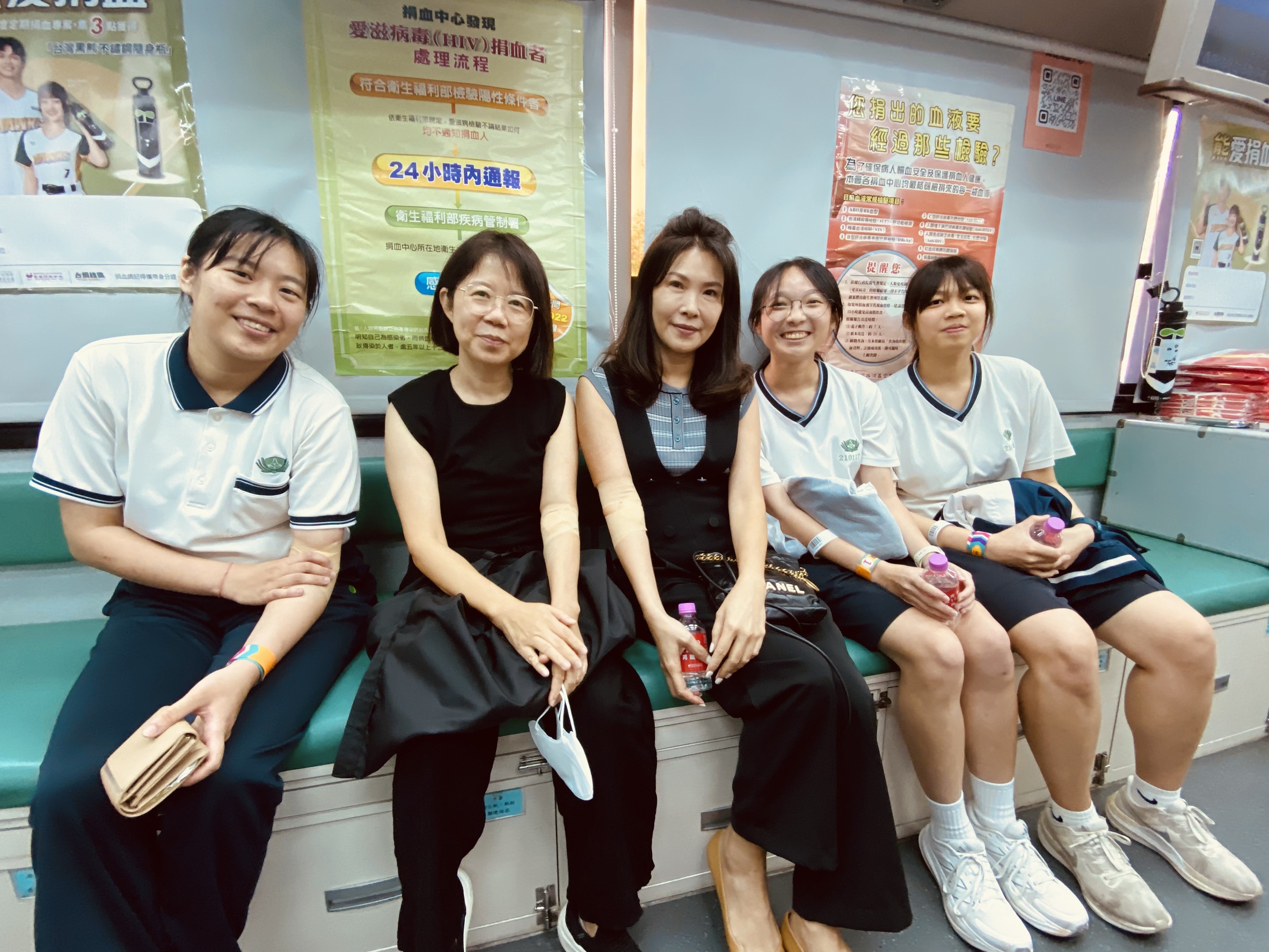 熱血不止於今日臺南慈中親師生一起讓愛流動著。