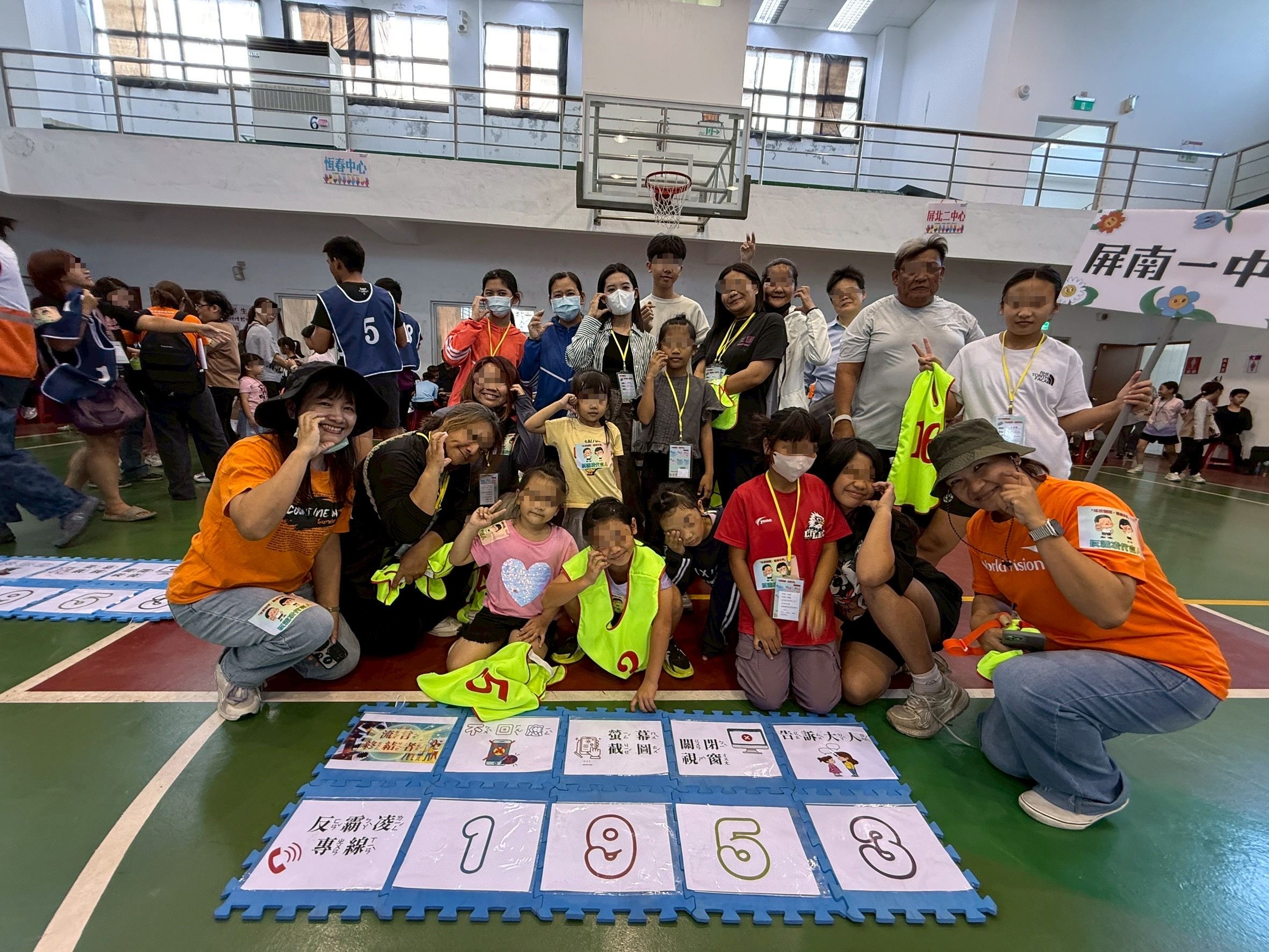 屏東兒少保護教育活動透過巧拼等團體競賽，讓孩子在遊戲中學習面對霸凌的正確觀念，達到寓教於樂的效果。