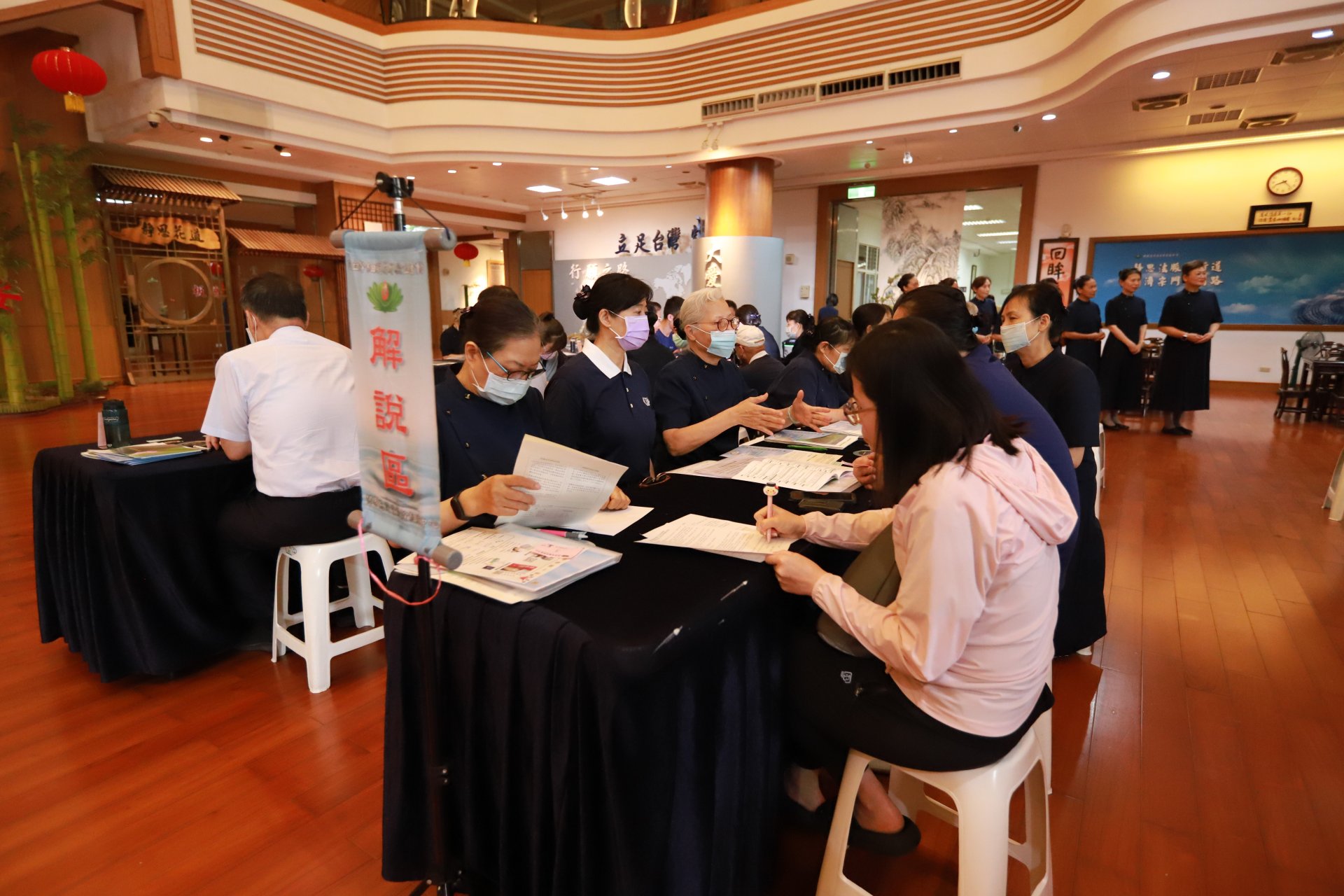 福慧廳內的解說區，由專業的志工說明捐贈的意義、方式和流程。