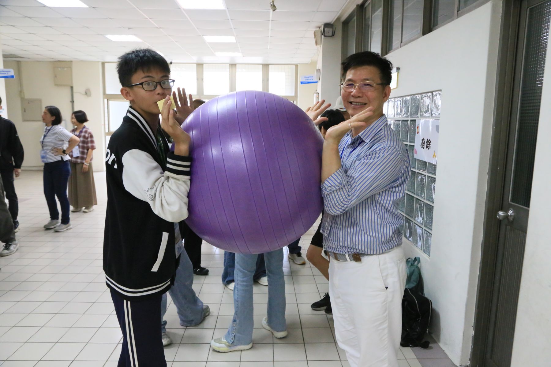 認養人與認養童一同參與互動遊戲，為彼此的連結增溫