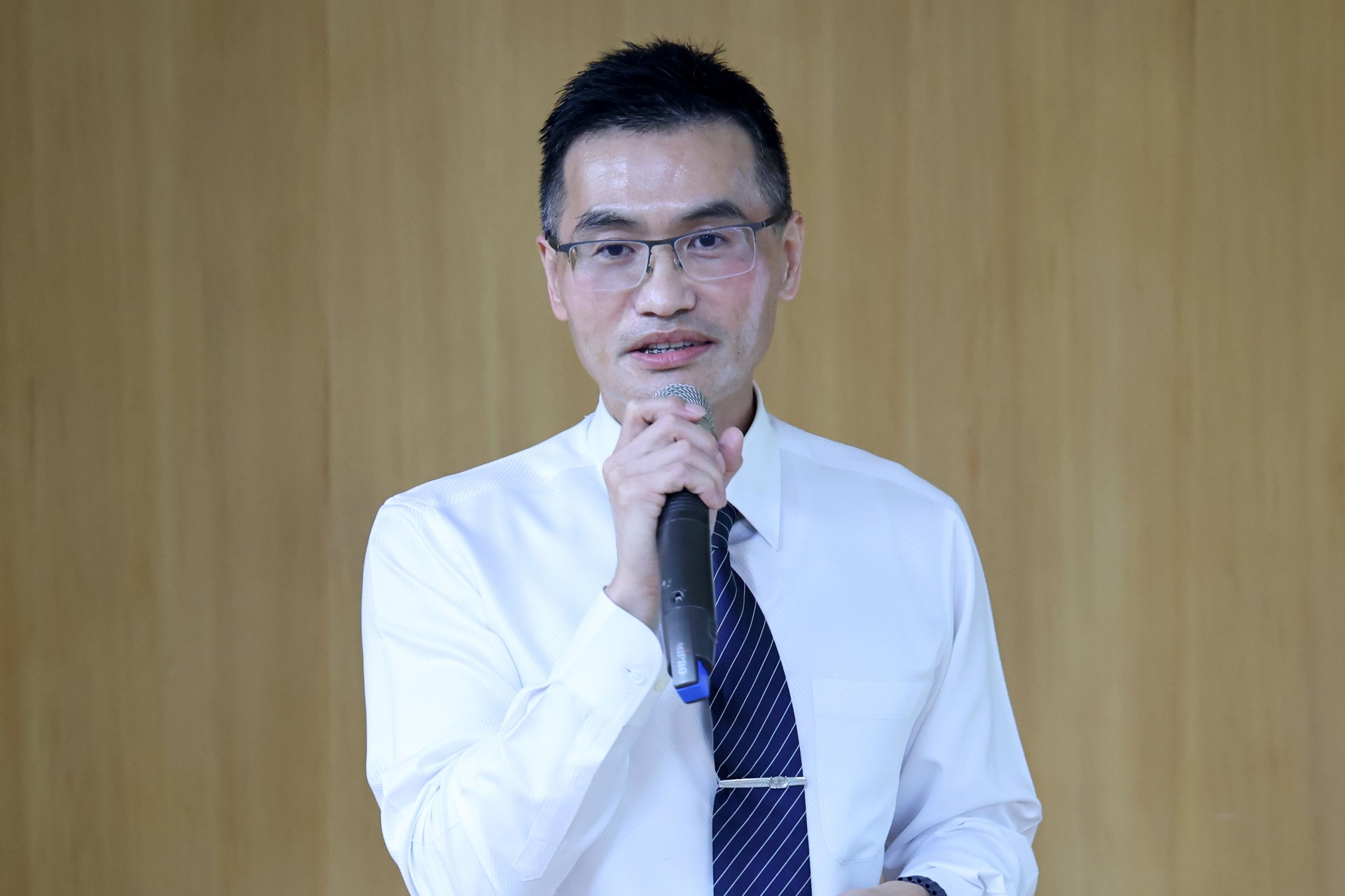 皮膚外科暨美容醫學科主任洪崧壬提醒，因個案長期臥床的原因，導致壓瘡、黴菌感染等皮膚問題相當普遍，需及早辨識並適當處理，以降低併發症風險。