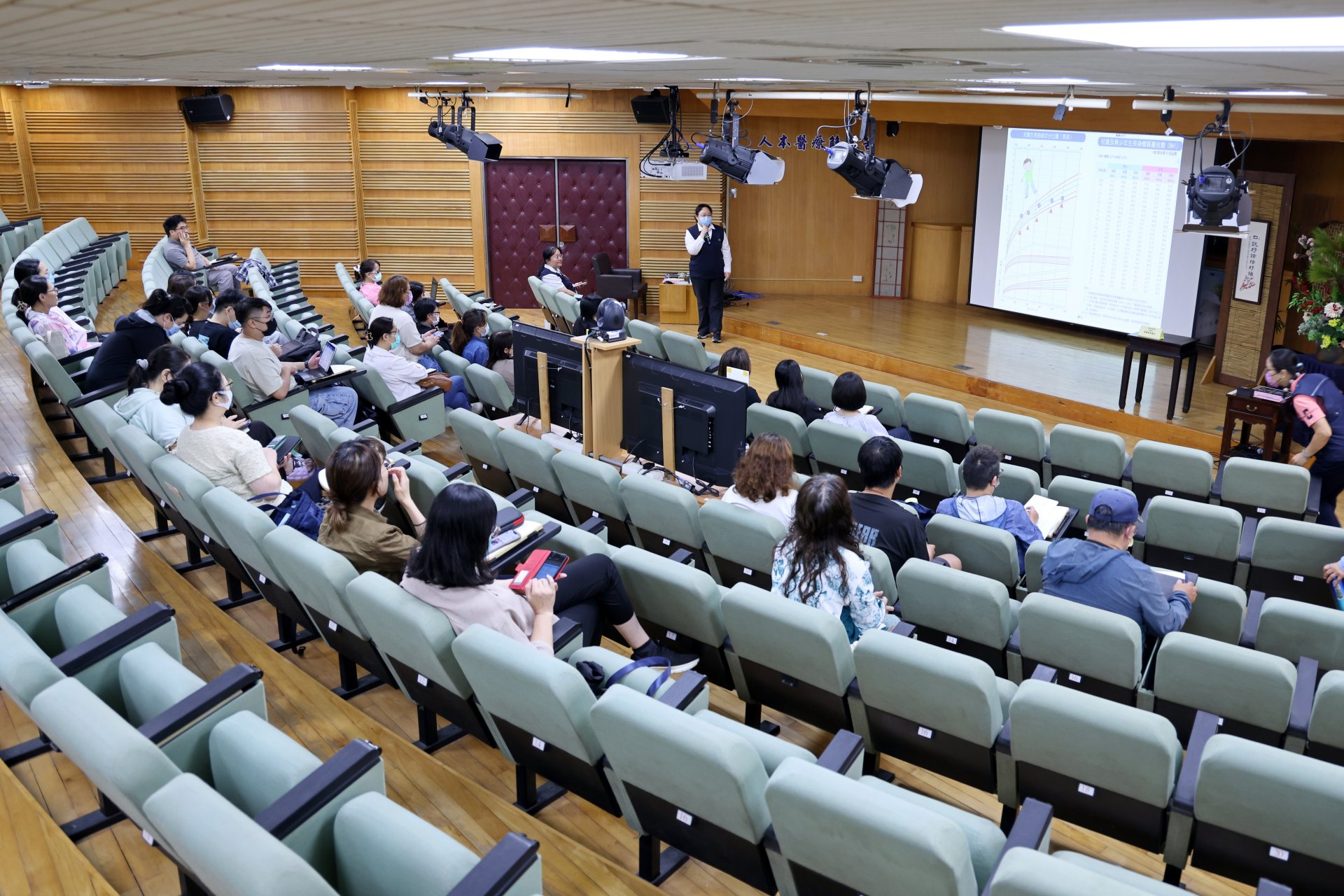 花蓮慈濟醫院舉辦「115年度東區罕見疾病照護服務計畫說明暨長照人員罕病知能研習活動」，吸引多位第一線長照人員及個案管理師參與。