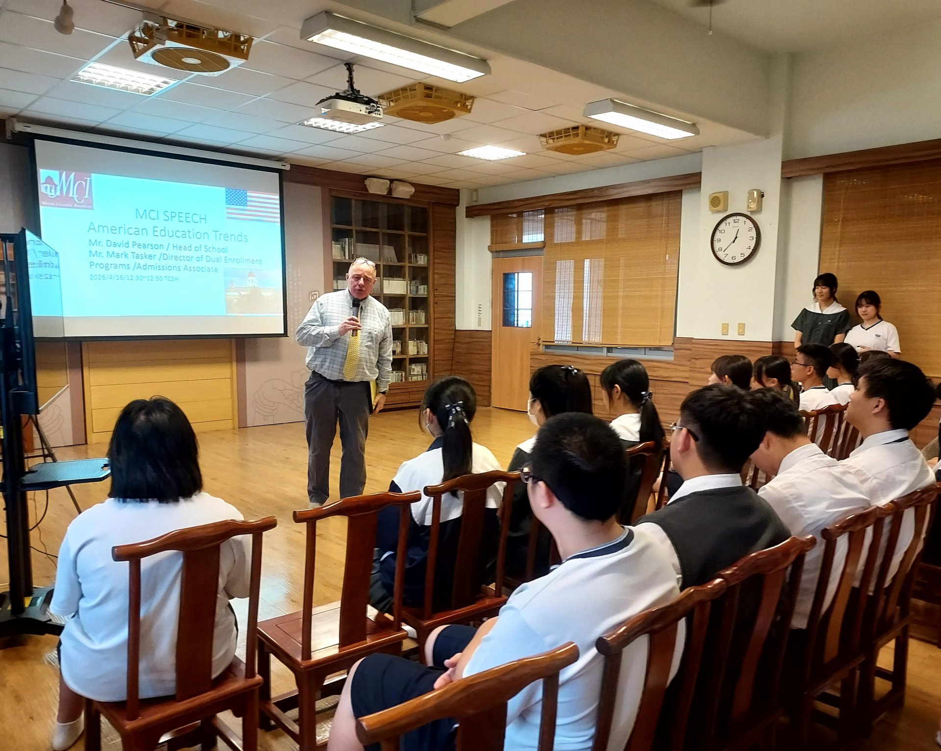 MCI校長David Pearson發表教育演講，強調學生成長與跨文化學習的重要性。