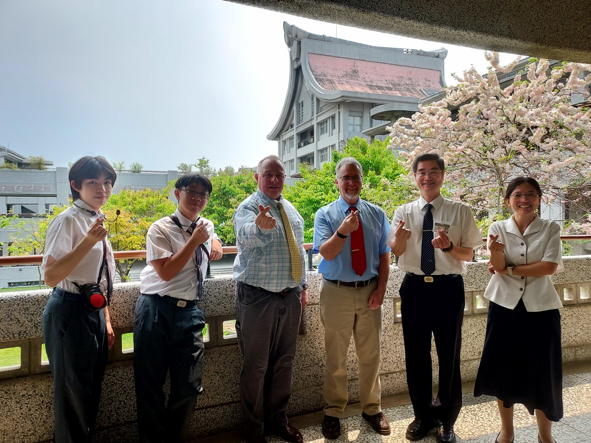 校園巡禮與品嘗臺南美食，展現臺南慈中團隊熱忱的款待。