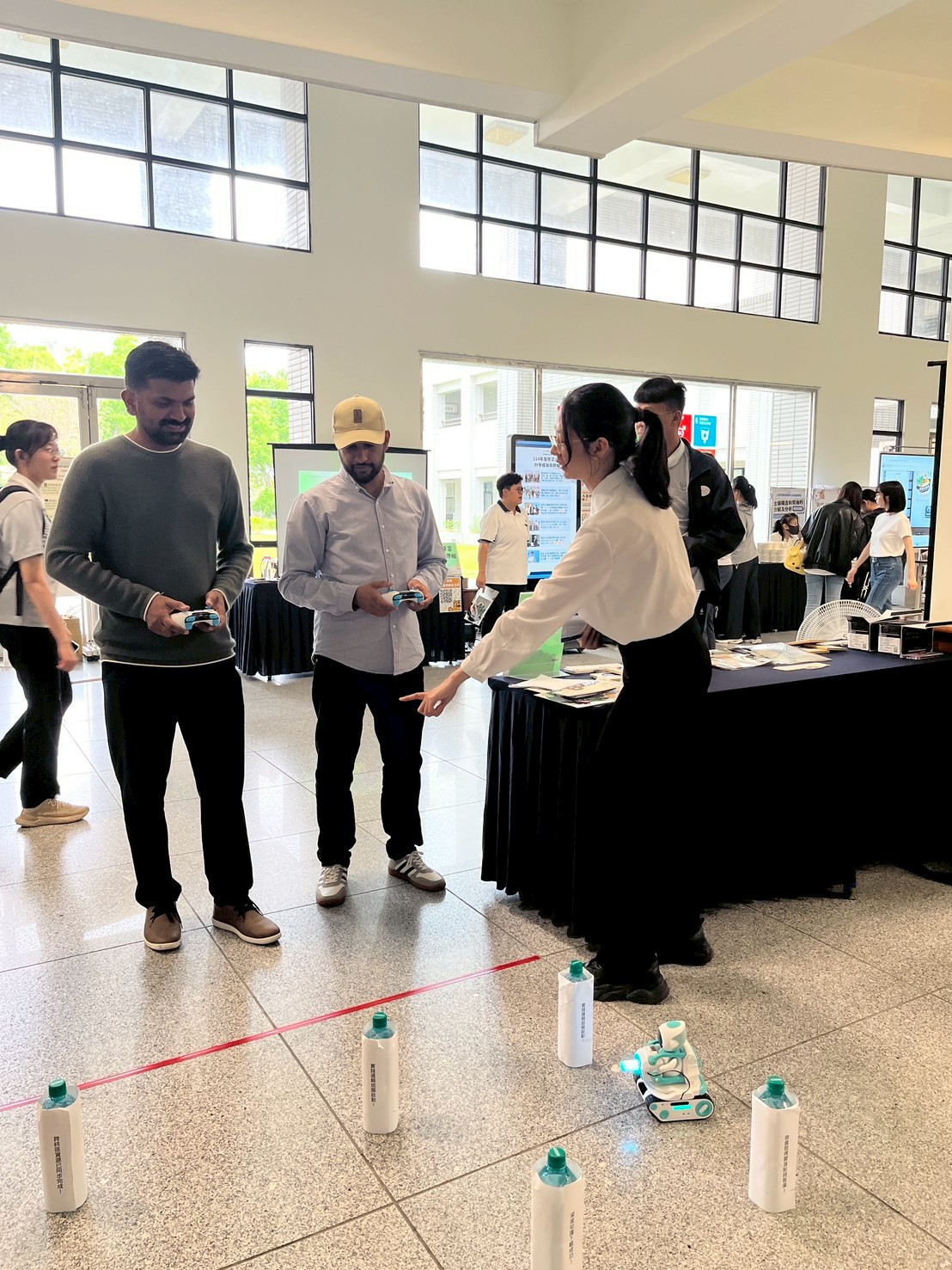 教資中心數位教學組透過機器人闖關引導學生了解自我的學習策略與學習方法