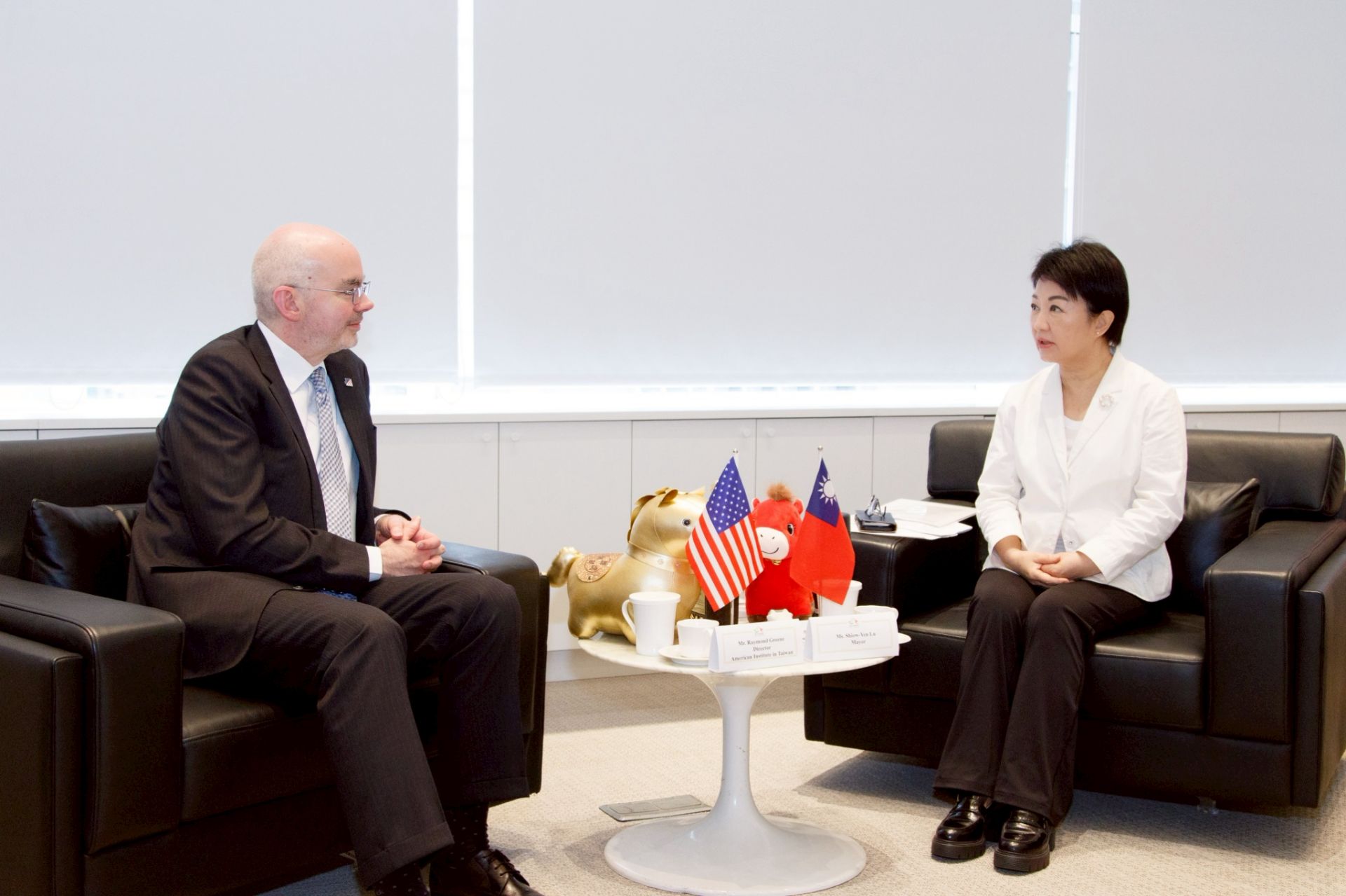 谷立言處長下午再度到市府拜會盧市長交換意見