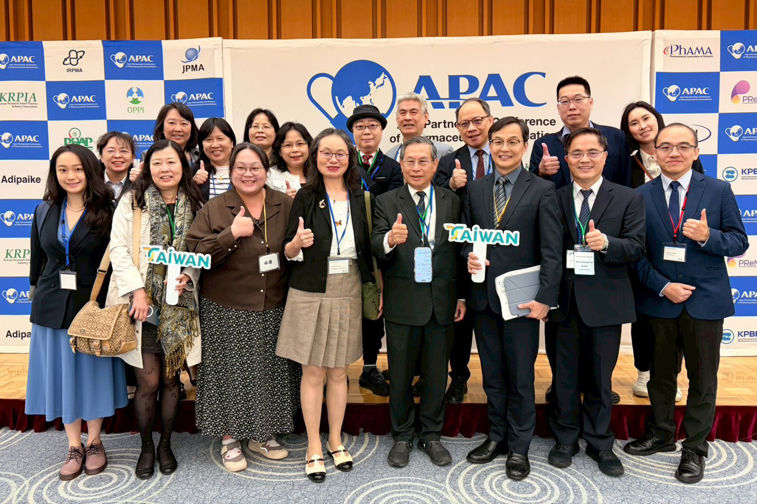 花蓮慈濟醫院院長林欣榮（前排右二）應財團法人生物技術開發中心董事長涂醒哲邀請，參加亞洲製藥協會合作會議(APAC)年會。