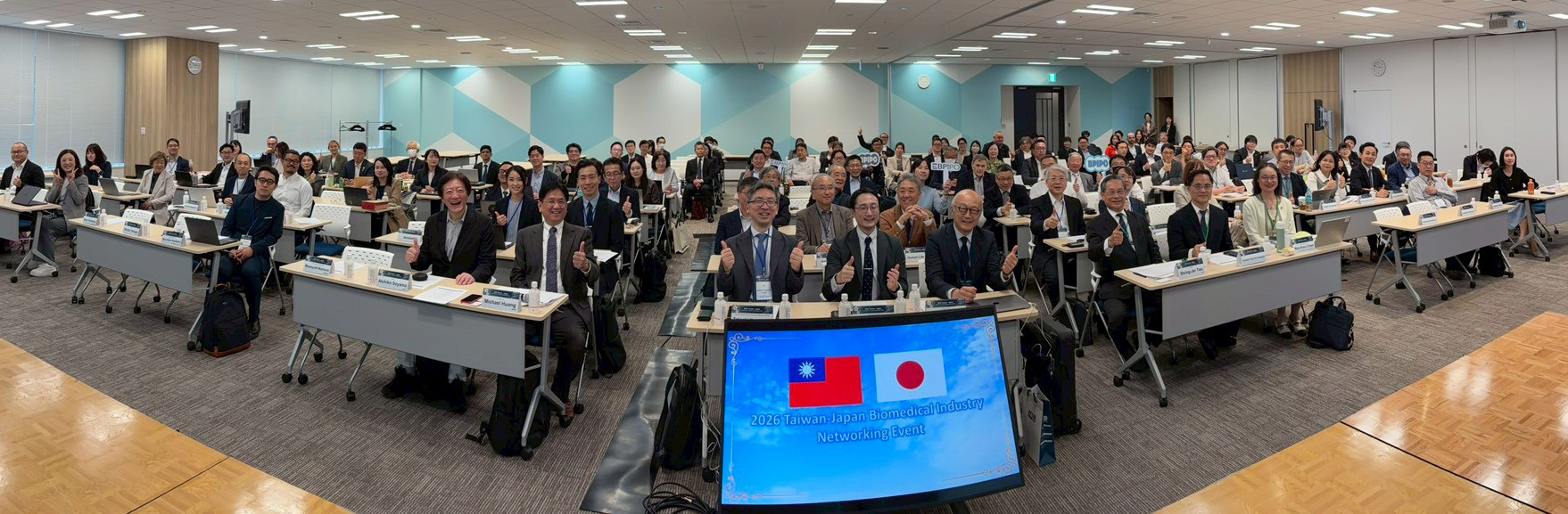 林欣榮院長（前排右四）與財團法人生物技術開發中心董事長涂醒哲（前排右六）參加2026臺日生醫產業交流活動。