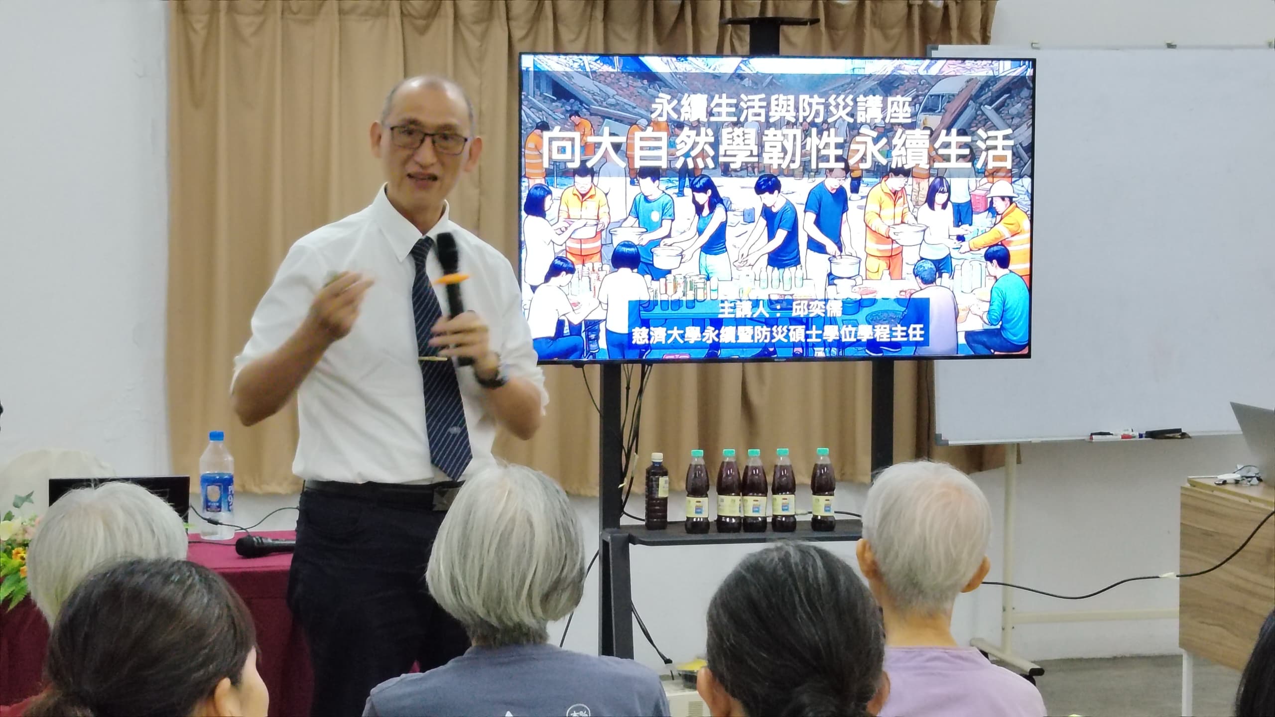 慈濟大學永續暨防災碩士學位學程主任邱奕儒，前往馬來西亞舉辦一系列「永續生活與防災」講座及工作坊。