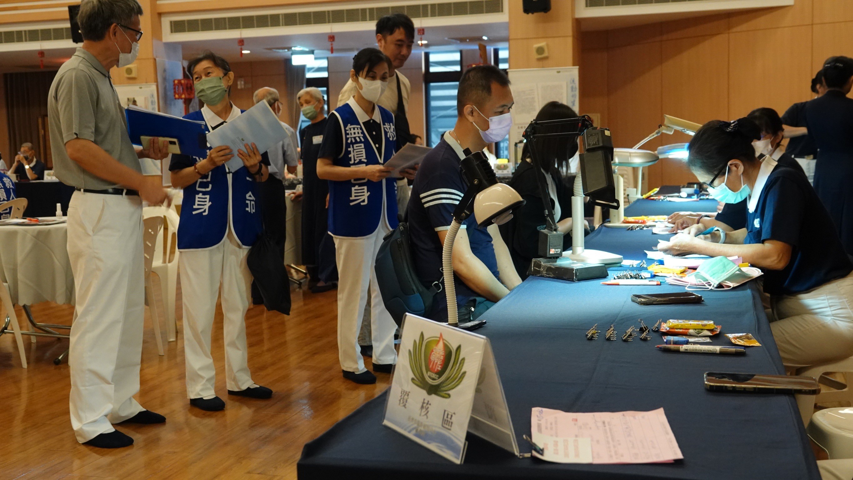 眾多「有緣人」齊聚小港聯絡處，展現出社區強大的善念凝聚力。